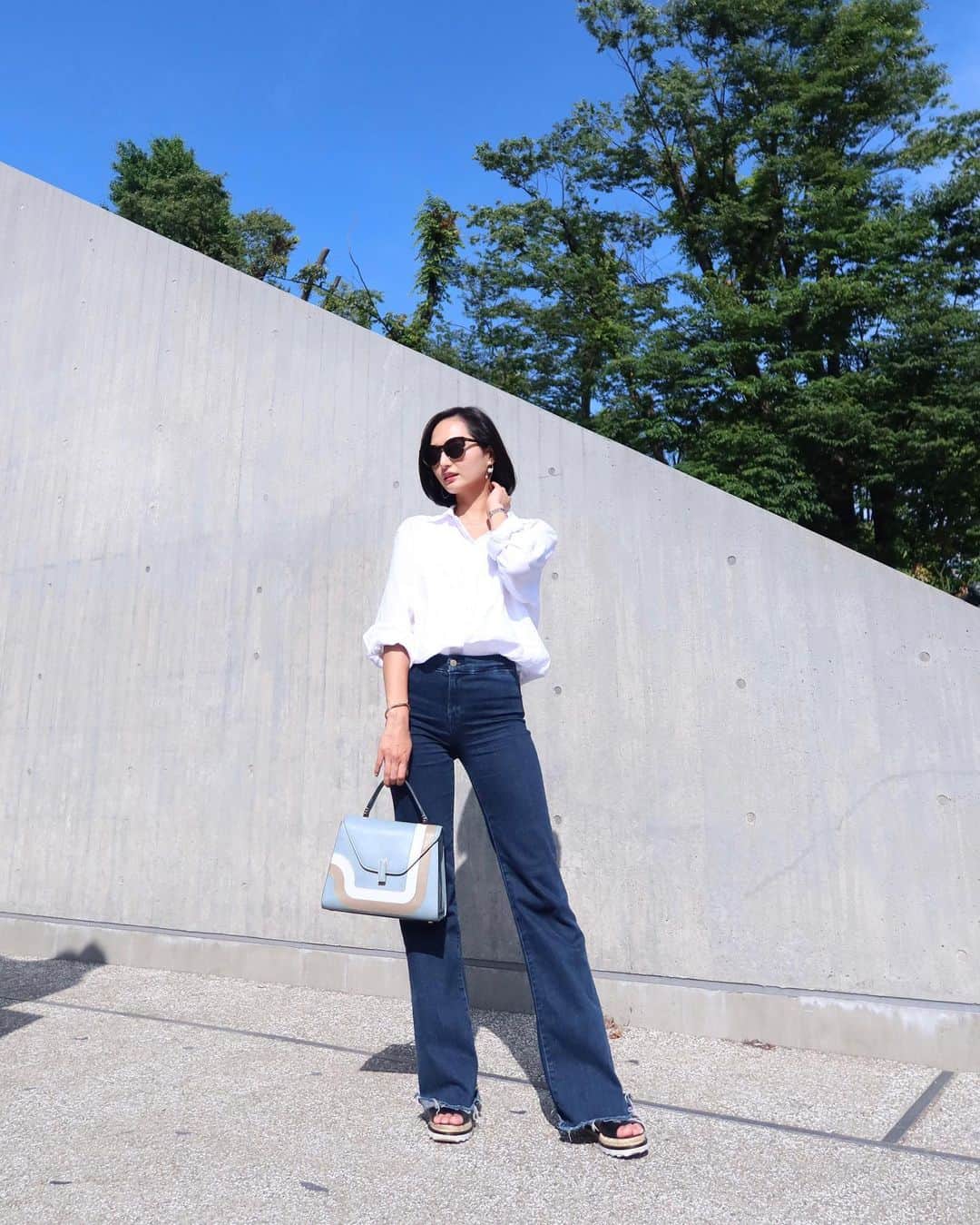 山賀琴子さんのインスタグラム写真 - (山賀琴子Instagram)「定番スタイル。  デニムにシャツ、夏はリネン🧚🏻‍♂️」5月28日 19時11分 - kotokoyamaga