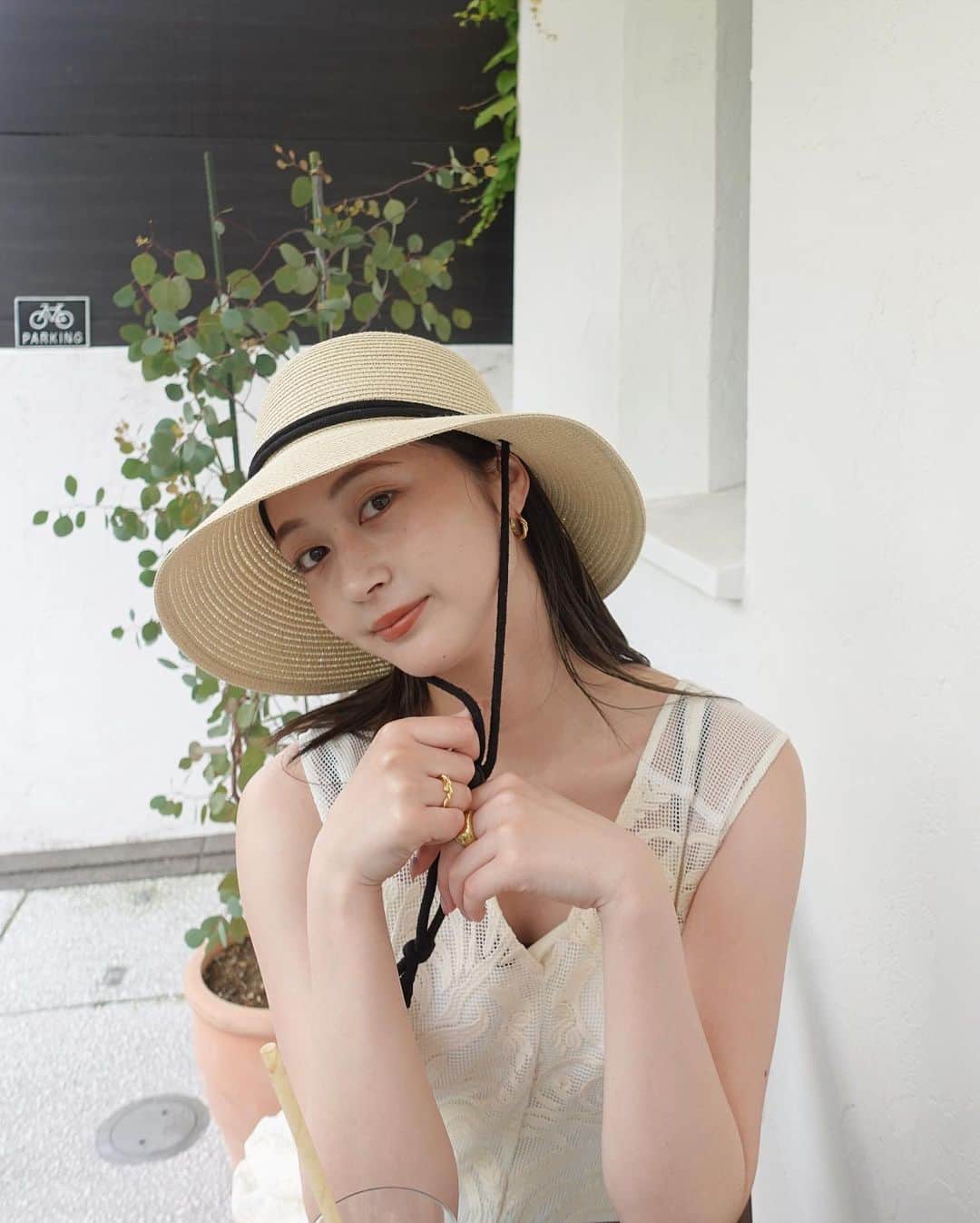 涼佳さんのインスタグラム写真 - (涼佳Instagram)「👒☕️  平日頑張るために、土日はなるべく ぼーっとする💭 だんだん夏服が着れるようになってきて幸せだ〜 予約してる別の帽子ももうすぐ届くの楽しみ✌️」5月28日 19時26分 - _ryoka_870