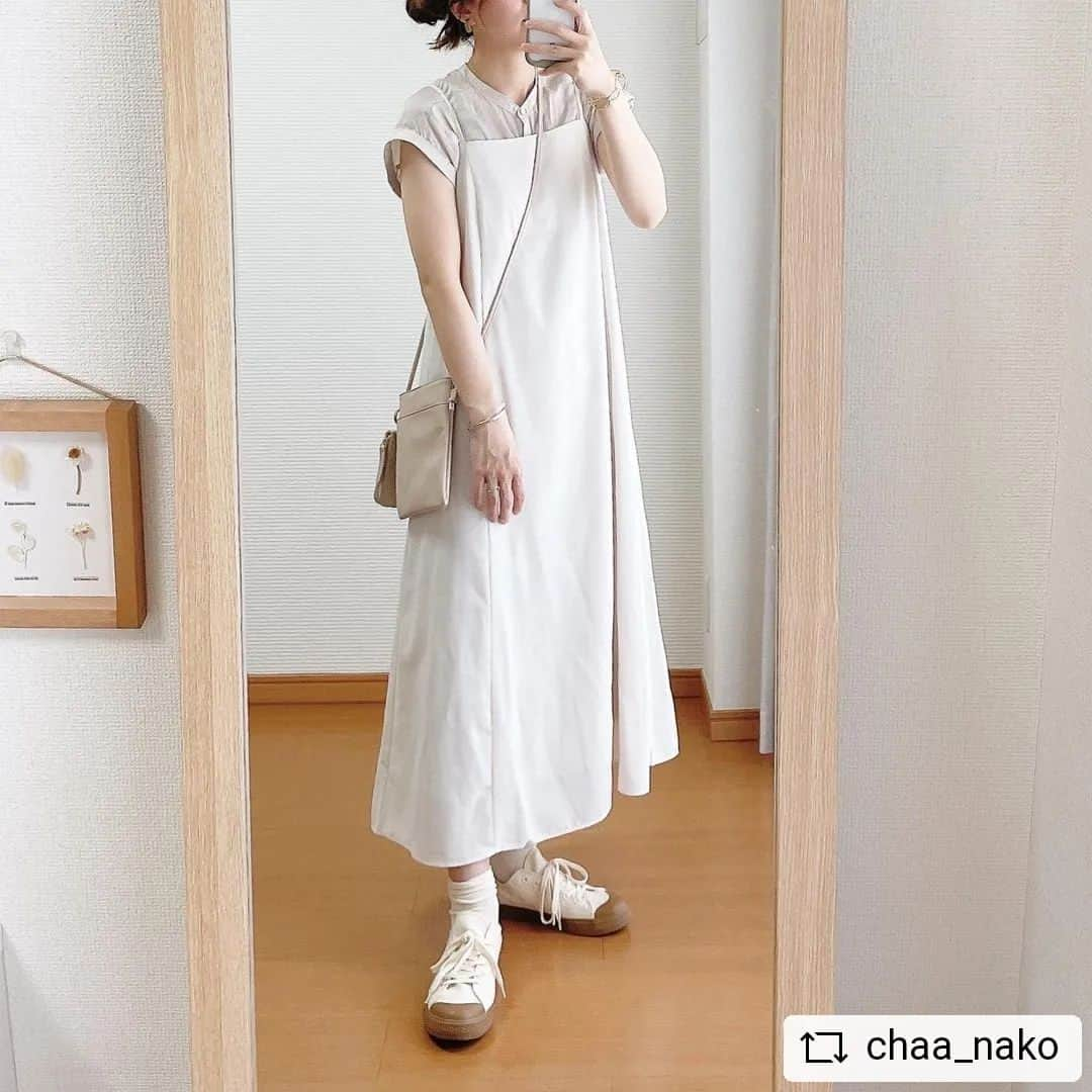 ハニーズ公式さんのインスタグラム写真 - (ハニーズ公式Instagram)「#Repost @chaa_nako • • • • • • @chaa_nakoさんの投稿です。 素敵な投稿ありがとうございます。  • • • • • •  @honeysofficial ↪︎ ホルター付キャミワンピ ・5340539081  color：ライトベージュ , size：L  サラッと着れるキャミワンピ👗♡ˊ˗ 取り外し可能なホルターリボン付きなので 着こなしの幅が広がります⸝⸝  ☑︎ポーチ付ミニショルダー ・2681218201 ☑︎カップ付キャミソール カップ付きキャミ何種類かありますが、 ・6540138029 のものを着用 .ᐟ.ᐟ ♡  ホルターリボンで首元が華やかになって 大人っぽくきれいめに🎗️♡♡  リボンなしだとカジュアルにも✌🏻👕🤍 後ろも可愛い~🌷 ⸝⸝  #Honeys #ハニーズ #ハニーズコーデ #PR #春夏コーデ #夏コーデ #キャミワンピース #キャミワンピ #ホルターネック #ホワイトコーデ #シアーシャツ #着回しコーデ #プチプラコーデ #プチプラファッション #淡色コーデ #淡色女子 #淡色ママコーデ #カジュアルコーデ #大人カジュアルコーデ #大人カジュアル #きれいめコーデ #きれいめカジュアル #淡い色コーデ #ママコーデ #ママファッション」5月28日 19時21分 - honeysofficial