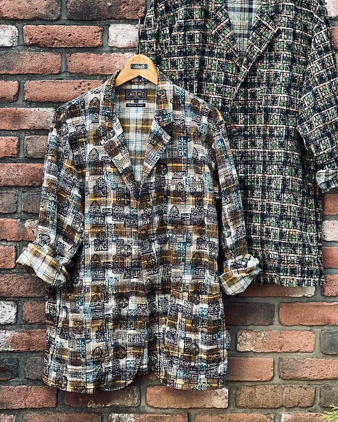 BEAMS+さんのインスタグラム写真 - (BEAMS+Instagram)「・ BEAMS PLUS RECOMMEND.  <BEAMS PLUS>  "Madras Check Block Print Cuff Jacket."  This is a BEAMS PLUS original fabric with a batik print on a madras check fabric. It is an item that can be enjoyed as it ages. It also features a light shirt weight for comfort and cuffed sleeves.  -------------------------------------  マドラスチェックの生地にバティックプリントを施したビームス プラスオリジナルファブリック。経年変化も楽しめる一品になっております。また、シャツ生地ウエイトの軽快な着心地や、カフス仕様の袖口も特徴です。    #beams #beamsplus #beamsplusharajuku  #harajuku #mensfashion #mensstyle #stylepoln #menswear #madras #madrascheck」5月28日 19時22分 - beams_plus_harajuku