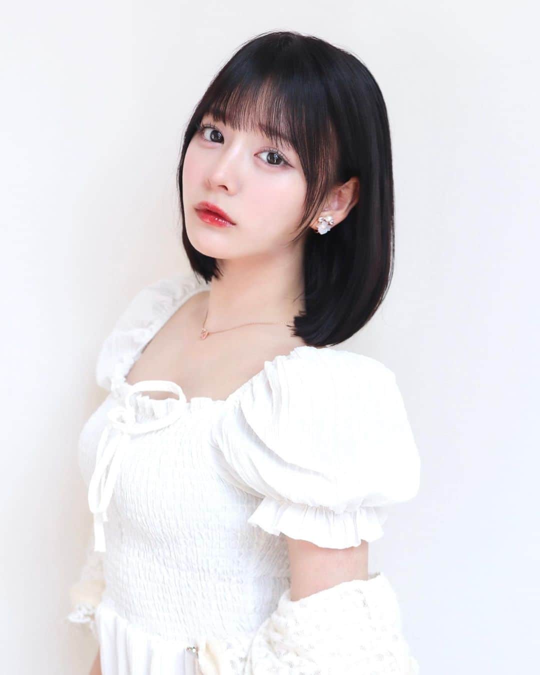 齊藤なぎさのインスタグラム：「髪を切りました！！！！！！ ⁡ ⁡ ずっと前からこのくらいの長さにしてみたいと 思っていて念願が叶いました…！🫶🏻🫶🏻 ⁡ ⁡ ⁡ まだ少し見慣れないですが、 お友達が可愛いと言ってくれたので きっと似合っているはず…笑 ⁡ ⁡ ⁡ 嬉しいので沢山褒めてください🐱 ⁡ ⁡ ⁡ #齊藤なぎさ ⁡ ⁡」