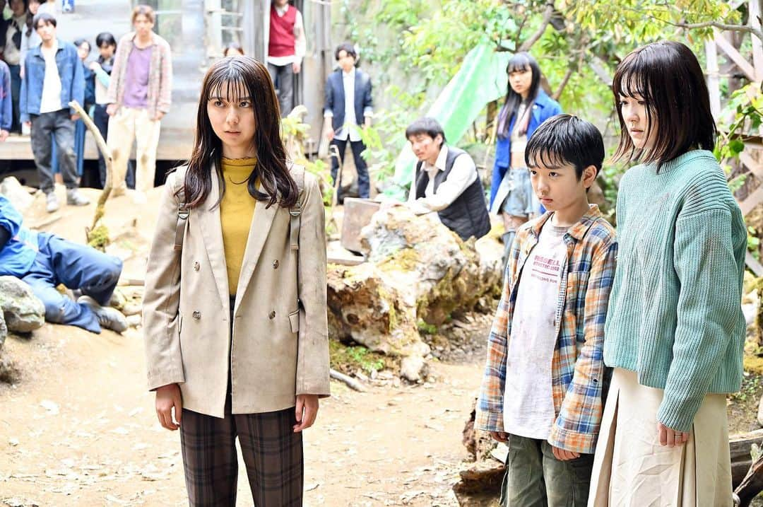 ペンディングトレイン-8時23分、明日 君とのインスタグラム：「第６話をプレイバック🎬 これまでどこか自信なさげだった紗枝ですが、 様々な経験を経て強さも持つ女性に…✨  第７話放送は６月２日（金）よる１０時🚃 第６話は#TVer で配信中🤳 全話配信は#Paravi #Netflix   #ペンディングトレイン #上白石萌歌 #ペントレプレイバック #金曜ドラマ #名シーン」