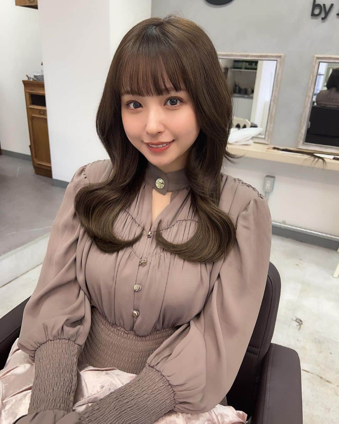 近藤里奈さんのインスタグラム写真 - (近藤里奈Instagram)「久しぶりのエクステ🧏🏻‍♀️  エクステは絶対 @aoi_no_hairs さん♪ とびっきりかわいくしてくれる🥺 いつもありがとうございます！」5月28日 19時35分 - rina_kondo_0223