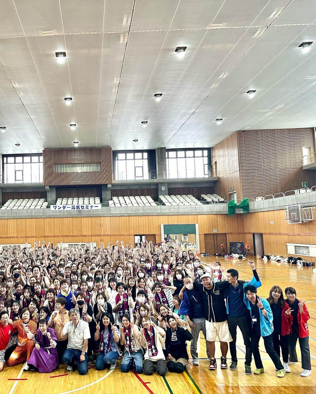 佐藤弘道さんのインスタグラム写真 - (佐藤弘道Instagram)「ワンダー元気セミナーin名古屋！！！ 午前の部は約400名の受講者さん、そして午後は、午前の部に入りきれなかった方を含めた約100名の受講者さんが集まってくださいました。 今回、中部ワンダーのお陰で4年ぶりにワンダー元気セミナーが開催出来たこと、本当に嬉しかったです。 受講者の皆様、中部ワンダーの皆様、ご関係者の皆様、ありがとうございましたぁ〜♡ 今日も泣けたよ(● ˃̶͈̀ロ˂̶͈́)੭ꠥ⁾⁾ もちろん、感動の涙です♡ 皆様、今後ともよろしくお願いしま〜す(^^)  #ワンダー  #元気  #セミナー  #感動  #感謝  #涙  #ありがとう」5月28日 19時27分 - satouhiromichi023