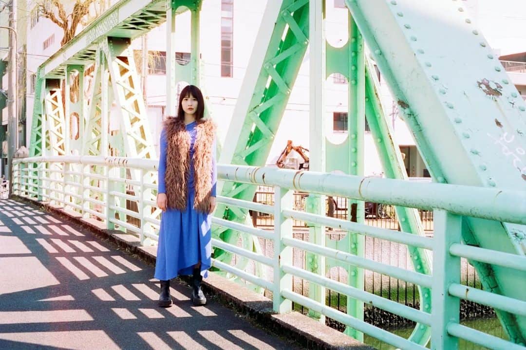 遥南碧さんのインスタグラム写真 - (遥南碧Instagram)「⁡#MARIX400D ⁡⁡* * * #何気ない日常の物語 をモチーフに 東京拠点で #被写体募集 しているので 興味がある方はお気軽に ご連絡ください。  モデルのファッション撮影や アイドルのグラビアなど 一緒に #作品撮り 出来る ヘアメイク 、スタイリストも募集中✨  案件やコラボのお誘いは お気軽にコメント、DMください！ *⁡ ⁡*⁡ ⁡* #フィルム写真普及委員会 #瞳の中のノスタルジア ⁡#フィルム好きな人と繋がりたい #フィルム寫眞 #幸せな瞬間をもっと世界に #人像攝影 #儚くて何処か愛おしい様な #被写体さんと繋がりたい  #ファインダー越しの私の世界 #みもめんと #その光を焼きつけて #純猥談写真 #フィルム寫眞  #fashionphotography  #japanesegirl #좋아요반사 #필름사진 #인물촬영  #into_the_screen #film_com #analogportrait #photogram_archive #film_jp #film365life ⁡」5月28日 19時27分 - harunaoi_photo