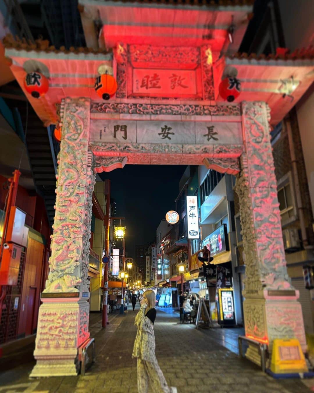 K͎A͎R͎E͎N͎のインスタグラム：「🐼 ᴄʜɪɴᴀ ᴛᴏᴡɴ 🍑🍑  神戸にも中華街あるの知らなかった🇨🇳🥟  全身 miss me👗  #kobe #hyogo #japan #ootd #元町中華街」