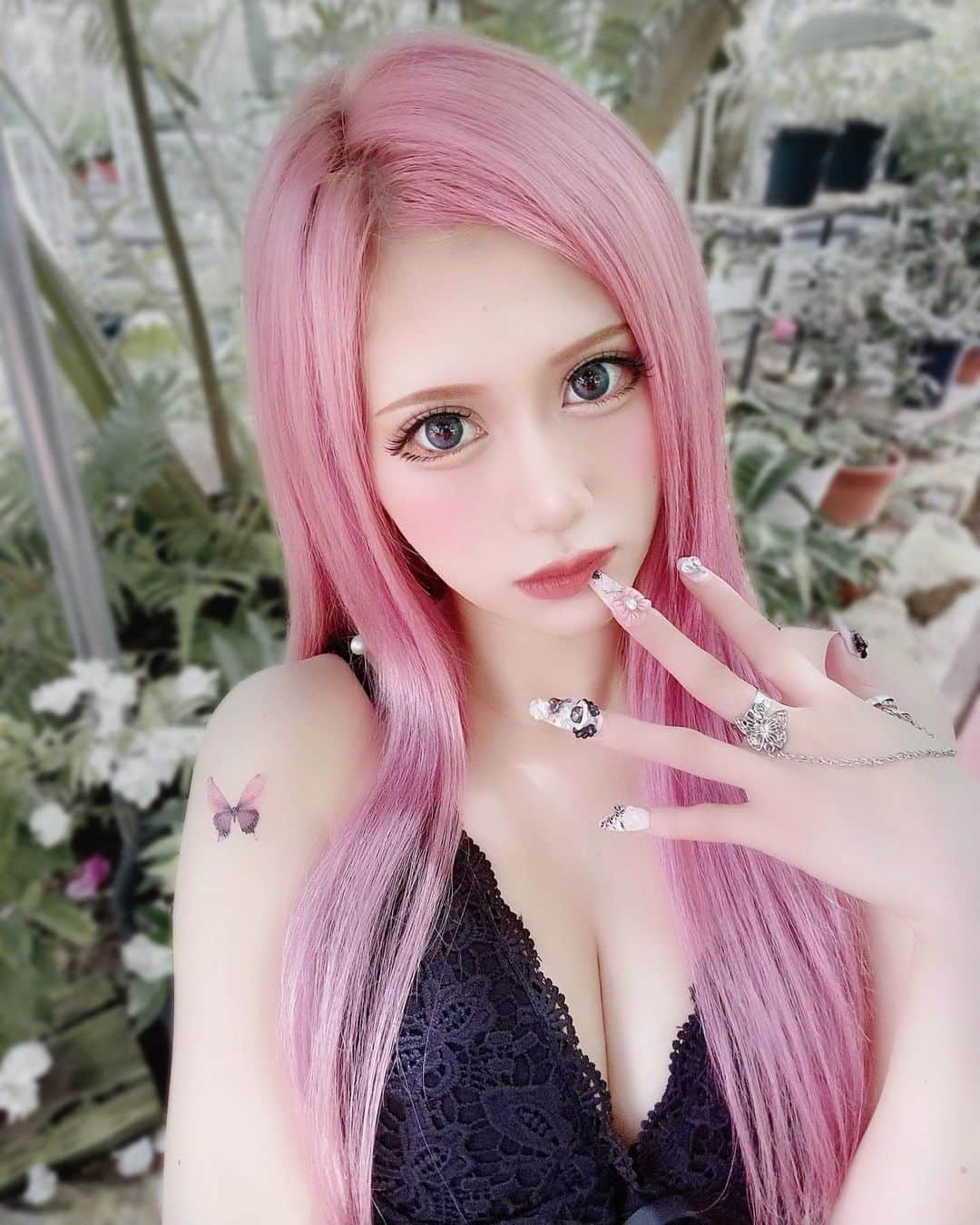 あいめろ姫のインスタグラム：「New🦋💗 ⁡ ぐれーどあっぷ…♡ ⁡ ⁡ ⁡ ⁡ ⁡ 前髪なしだと違和感あるね🥺！ どうかな〜！」