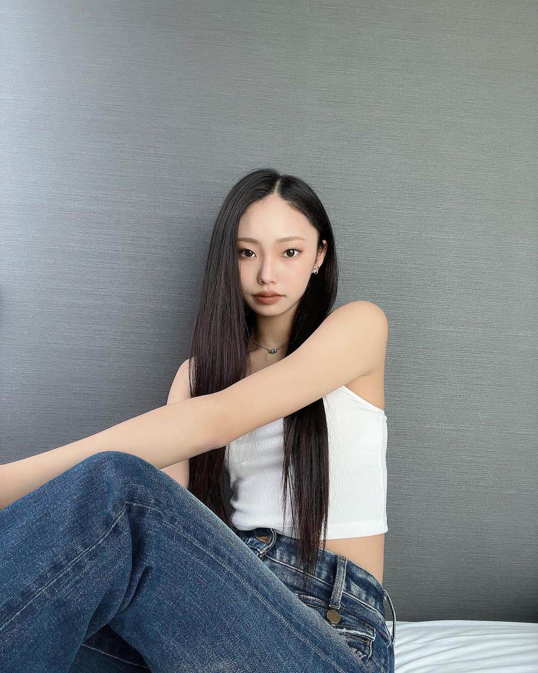 川西莉子のインスタグラム：「夏近づいてきたね🤭🩵 ⠀ ⠀  #05 #japan #fyp #일본 #jeans #laguagem #denim #ootd #오오티디 #fashion #style」