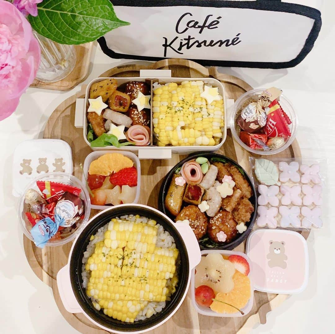 SPARAさんのインスタグラム写真 - (SPARAInstagram)「10日分のお弁当をアップ♪ #紫陽花弁当 #あじさい弁当 #そぼろ弁当 #サンドイッチ弁当 #ダッフィー弁当  #シェリーメイ弁当 #とうもろこしご飯弁当 #ドライカレー弁当 #ハンバーガー弁当 #ミニおにぎり弁当 #照り焼きチキン弁当 #JK弁当」5月28日 19時41分 - spara_aco