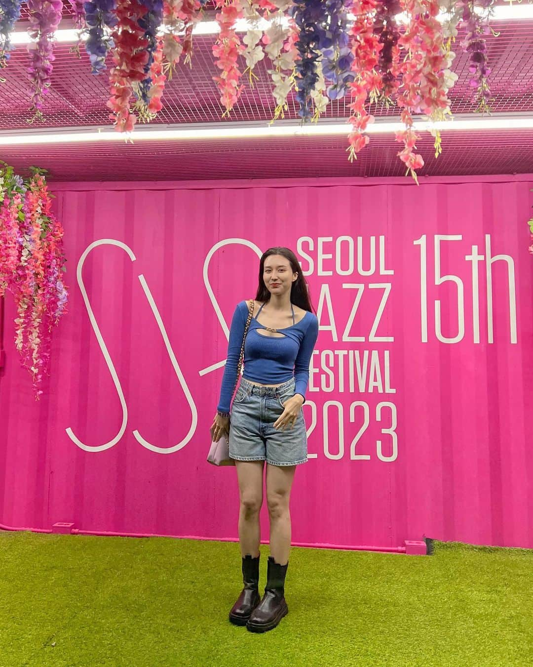 ティア のインスタグラム：「The rain will not stop me ☔️ #firstfestival #seouljazzfestival #서울재즈페스티벌 #lolozouaï #태양 #에픽하이」