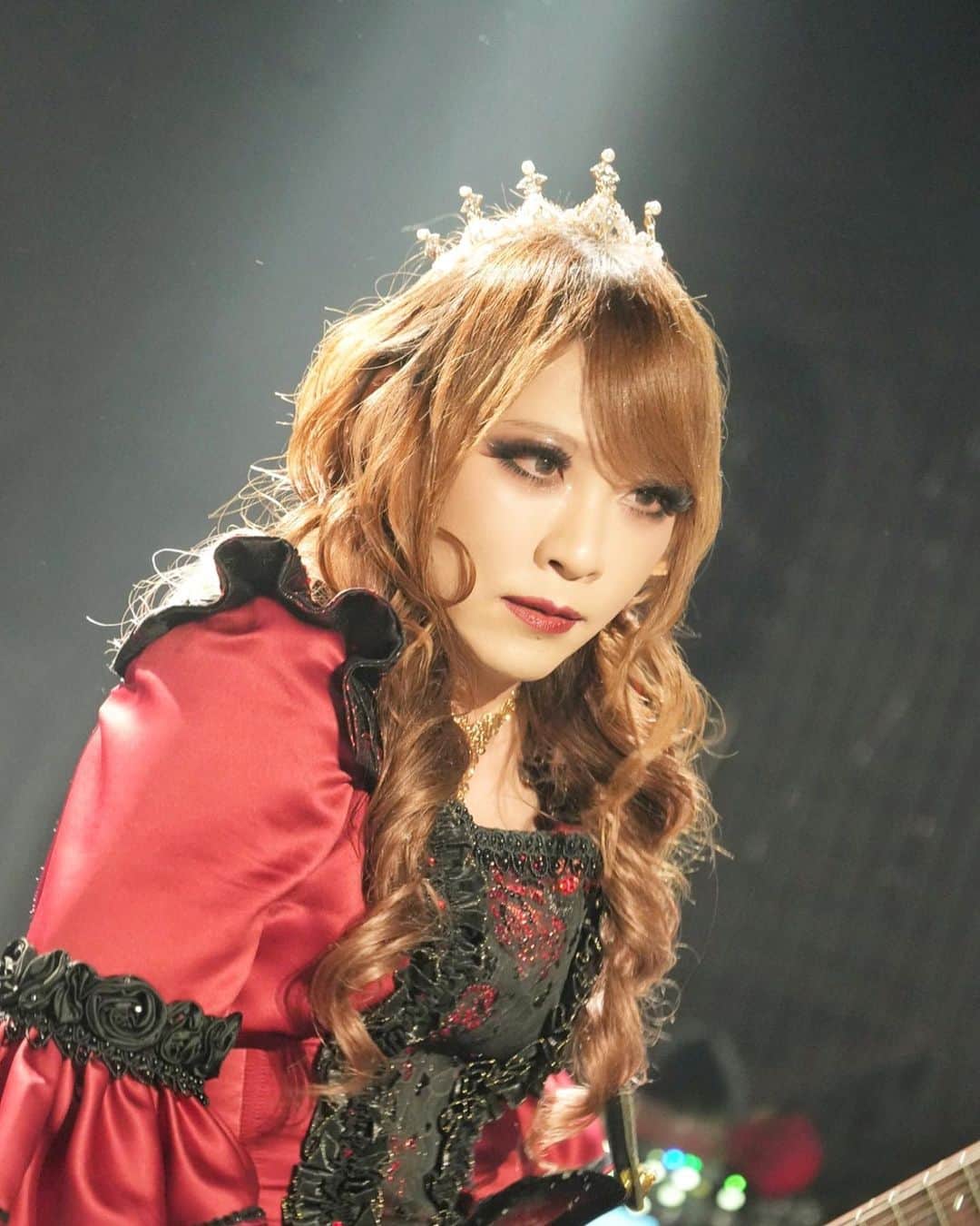 のインスタグラム：「Versailles Live Tour "Varoque" 2023  〜華麗なる様式美の逆鱗〜 札幌ありがとうございました！またすぐ帰ってきたいので次回もよろしく。  次回は6月3日(土) 新横浜NEW SIDE BEACH! #HIZAKI」