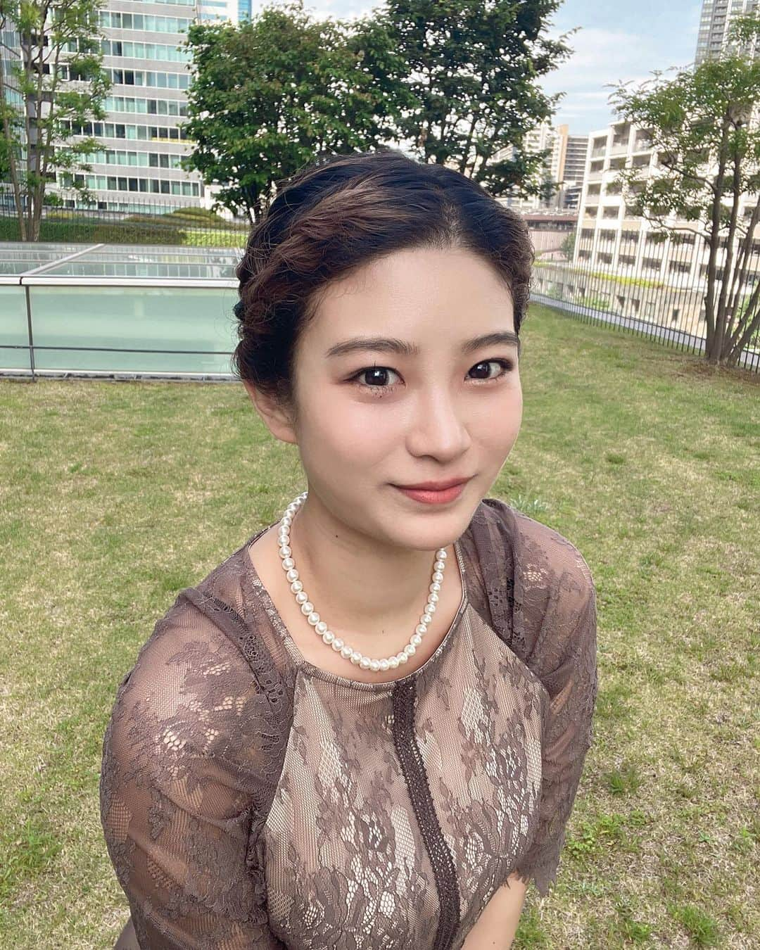 谷かえのインスタグラム：「高校のお友達の結婚式💒👰💍 とっても綺麗で楽しかった！！  楽しんだ挙句に曲当てうまい棒で1等賞☝🏻🧡 ReFaのドライヤー頂きました🤣  丁度ドライヤー欲しかったので有難く使わせてもらいます♡♡  皆さんも1週間お疲れ様です(*´︶`*)ﾉ 明日から頑張ろうね〜〜🫧」