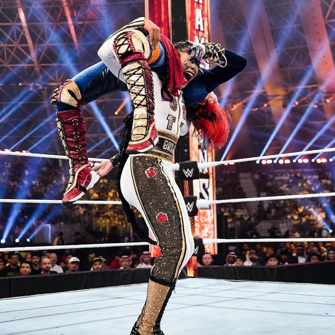 華名（明日華）さんのインスタグラム写真 - (華名（明日華）Instagram)「@biancabelairwwe was not ready for @wwe_asuka, the NEW #WWERaw Women’s Champion!   नई रॉ विमेंस चैंपियन आस्का के लिए तैयार नहीं थीं बियांका बेलेयर! #WWENOC」5月28日 19時46分 - wwe_asuka