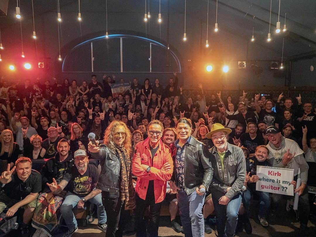 メタリカのインスタグラム：「A big thank you to everyone who came to Nachtasyl im Theatre in Hamburg to hear @rosshalfin and special guests @kirkhammett & @robtrujillo discuss Metallica: The Black Album in Black & White. 📸 @kazuyohorie」
