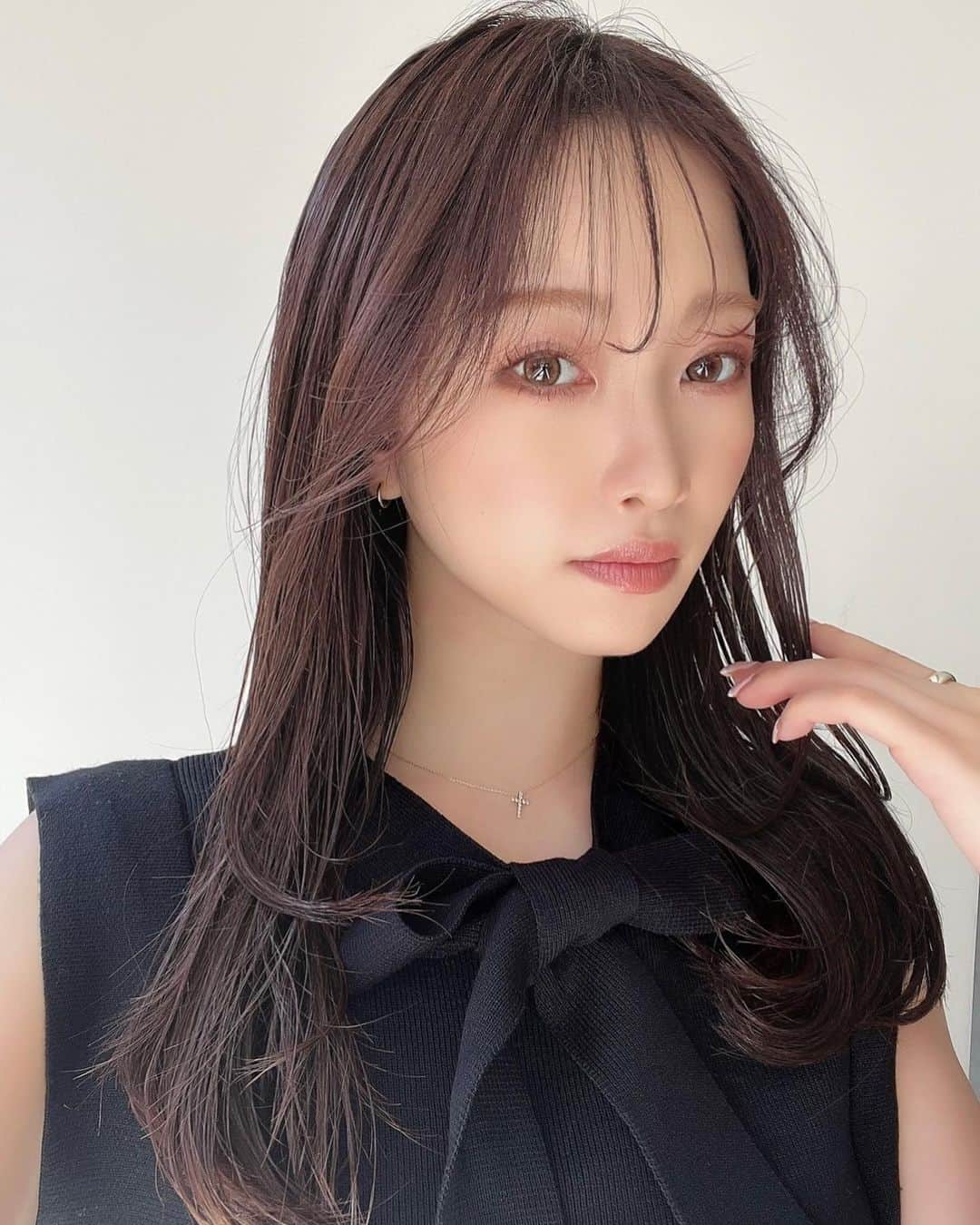 木田絵里香のインスタグラム：「. 前にあげたトップスやっと入荷した♡ セットアップで着るのがおすすめ☺️ もう1色はwebでみゆみゆが超絶可愛く着てるからみてね🫶🏼 . #セットアップ#ボウタイ#ニット」
