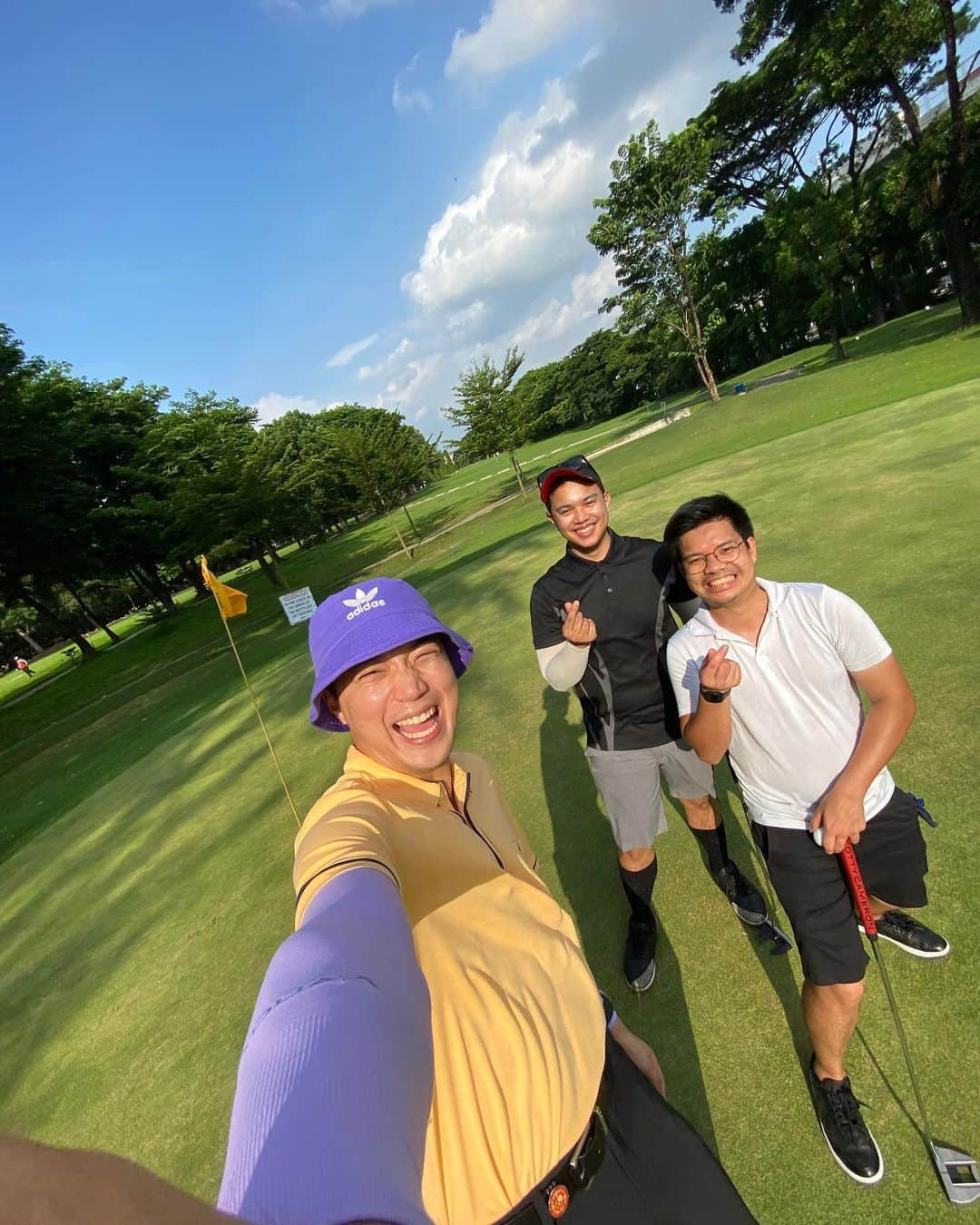 Ryan Bangのインスタグラム：「Happy to play golf with you @hitokiri132 and @champainbaki ⛳️  Thank you @originalpenguinph for my new favorite golf shirts 👕」