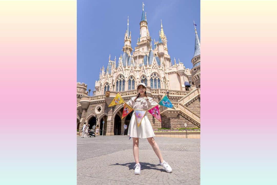 あいにゃんさんのインスタグラム写真 - (あいにゃんInstagram)「ディズニーランドで40周年ならではの写真が 撮れるスポットをまとめたよ〜📷🌈💗💕✨  ①ブレイブリトルテイラー・ショップ横の花壇 ガーランドと花壇でカラフル可愛い写真が💐🫧  ②シンデレラ城裏 ガーランドを持っているキャストさんがいる率が高いので お借りすると特別な写真が撮れちゃうよ🎉✨  ③④シンデレラ城前 お城が40周年の装飾になっているので、 通路から撮ったり、下から煽るように撮ったり、 色々な撮り方を見つけてみてね🎈💗  ⑤パン・ギャラクティック・ピザ・ポート横の壁 40周年のロゴと一緒に撮れるよ！🌈 タイミングが良いとキャストさんがいて、 お写真のお手伝いやガーランドを貸してくれるよ🥰💗💕  最後の一枚にどこの場所か番号で載せたので 見てみてね💡✨  40周年のディズニーランドを満喫したい方は 昨日YouTubeに動画をアップしたので 見てみてね⚠️  "🔍AINYANTUBE"  私たちのちょっぴり後悔した💦 回り方が何かの役に立つかも？！  #東京ディズニーランド#東京ディズニーリゾート#東京ディズニーリゾート40周年#ディズニーランド#ディズニー40周年#ドリームゴーラウンド#シンデレラ城#ディズニーフォトスポット#ディズニーコーデ#夢がかなう場所#tokyodisneyresort#tokyodisneyland」5月28日 20時02分 - ainyan_0302