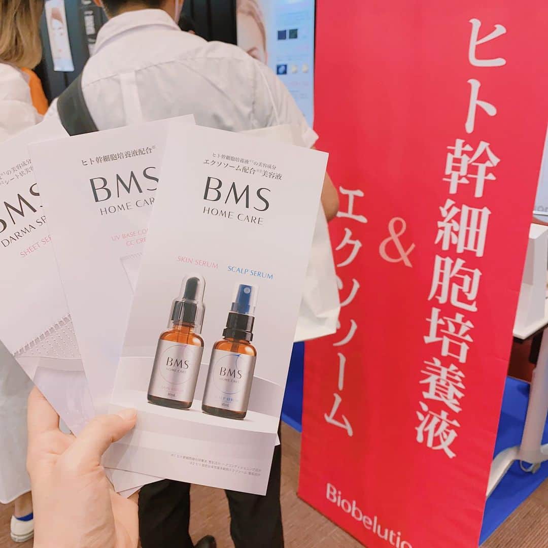 常深史織さんのインスタグラム写真 - (常深史織Instagram)「最近、自身のスキルアップのために 仕事の合間をぬって　勉強してます📚 自己投資って、時代の景気に左右されない為の 最大の成功術✨  賢くなるのももちろんなんだけど、 美容についても勉強して自己投資をしたい。  そんな願いを叶えてくれる  体験しながら、自分に合った美容医療を教えてくれる 『#自費研美容医療EXPO2023 』  その中でも  #Wクリニック　様の美ボディ測定でのカウンセリングが 凄かった✨ 私の身体について正確な数値がみれて 悩んでいたところをズバッと当てられたり、 その情報を元に 改善などアドバイスしてもらえるの☺️  有村藍里さんのトークショーも見れたし  サンプルもいろんな企業様からいただけて満足✨  いろんな美容知識がついたし、 これからも綺麗でいるために役立てちゃお！  #Lekarkaクリアポーチがこれからの夏に活躍しそう🌻 とっても可愛い❤️  @biyouiryouexpo  @arimuraairi  #美容 #美容医療 #ヤーマンプロフェッショナル  #ヤーマン #コラージュリペア #ホットペッパービューティー #bms #美容家」5月28日 20時01分 - sioripopn