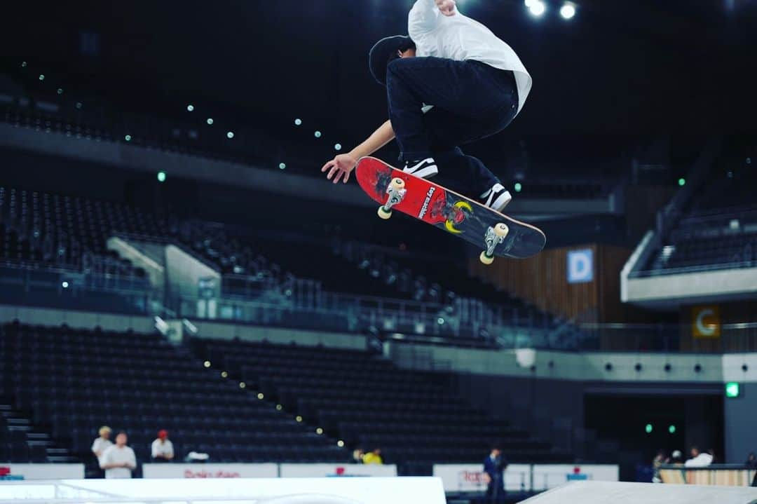 こにわさんのインスタグラム写真 - (こにわInstagram)「ウルトラスポーツの取材でスケボーの国際大会「UPRISING TOKYO」へ🛹  決勝、やばすぎた‼️‼️‼️  エクストリームスポーツってめちゃくちゃいいなぁ🤩 絆があって、Family感あって😚  楽天さん、来年も開催お願い致します🙇‍♂️ 楽天さんで買い物これからもします🛍️  #rakuten  #楽天  #redbull  #uprisingtokyo  #skateboard  #スケボー  #ウルスポ  #こにわ」5月28日 20時01分 - koniwa1982