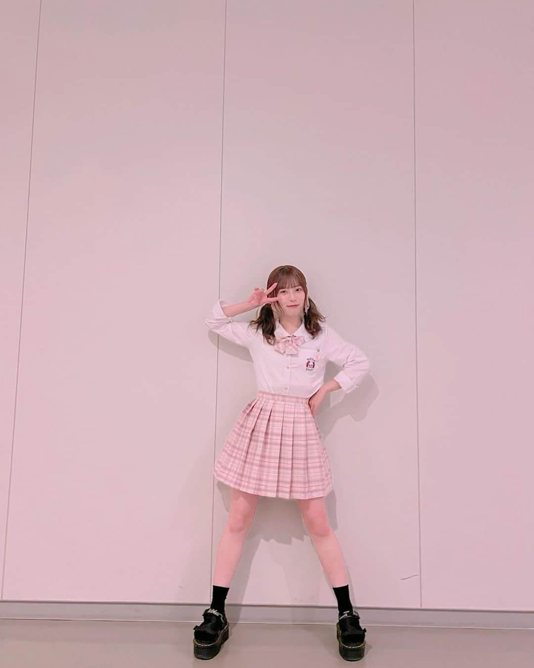 東村芽依さんのインスタグラム写真 - (東村芽依Instagram)「. 昨日のミーグリは制服を着ました🎀 #日向坂46#東村芽依#meigram」5月28日 19時54分 - mei.higashimura