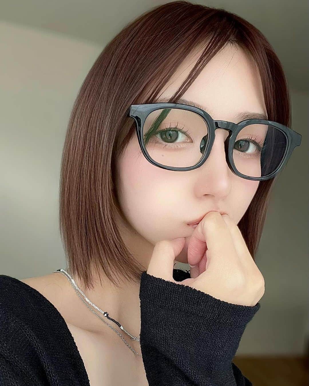 帆乃花のインスタグラム：「可愛いメガネと可愛いネックレスとおいしいビール🥹🫶  最近SNS更新してなさすぎてというか、年々更新しなくなっている気がする、、😇」
