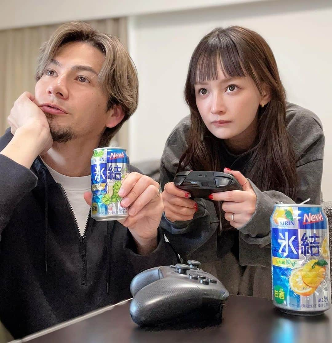 渡部麻衣さんのインスタグラム写真 - (渡部麻衣Instagram)「JOY君との共通の趣味は 格闘技や映画など色々あるけど 中でもお互いの本性?素?が 垣間見えるのがゲーム🎮🎮 (お酒飲みながらのゲームって最高) ⁡ 結構前にYouTube LIVEで 配信したことあるので よかったらご覧ください🙂🙂 ⁡ 勝っても負けても氷結飲んだら スッキリ明るい気持ちになれるから(笑) 最近は氷結がゲームのお供になってる私達☺️ (特に負けた時は後を引かないから良い笑)  ⁡#PR #NEW氷結 #たのしいほうがおいしいよ #CLUB氷結 #氷結九州産ゆず #お酒は20歳になってから」5月28日 20時00分 - mmaaiipp