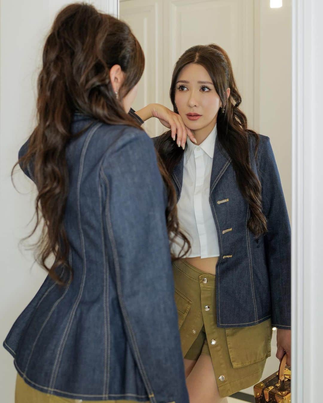 ジェイミー・チュアのインスタグラム：「Becoz my hair feels and looks so good… @kimrobinsonofficial   💇🏻‍♀️ @mikigao  🎨 @esthertankr」