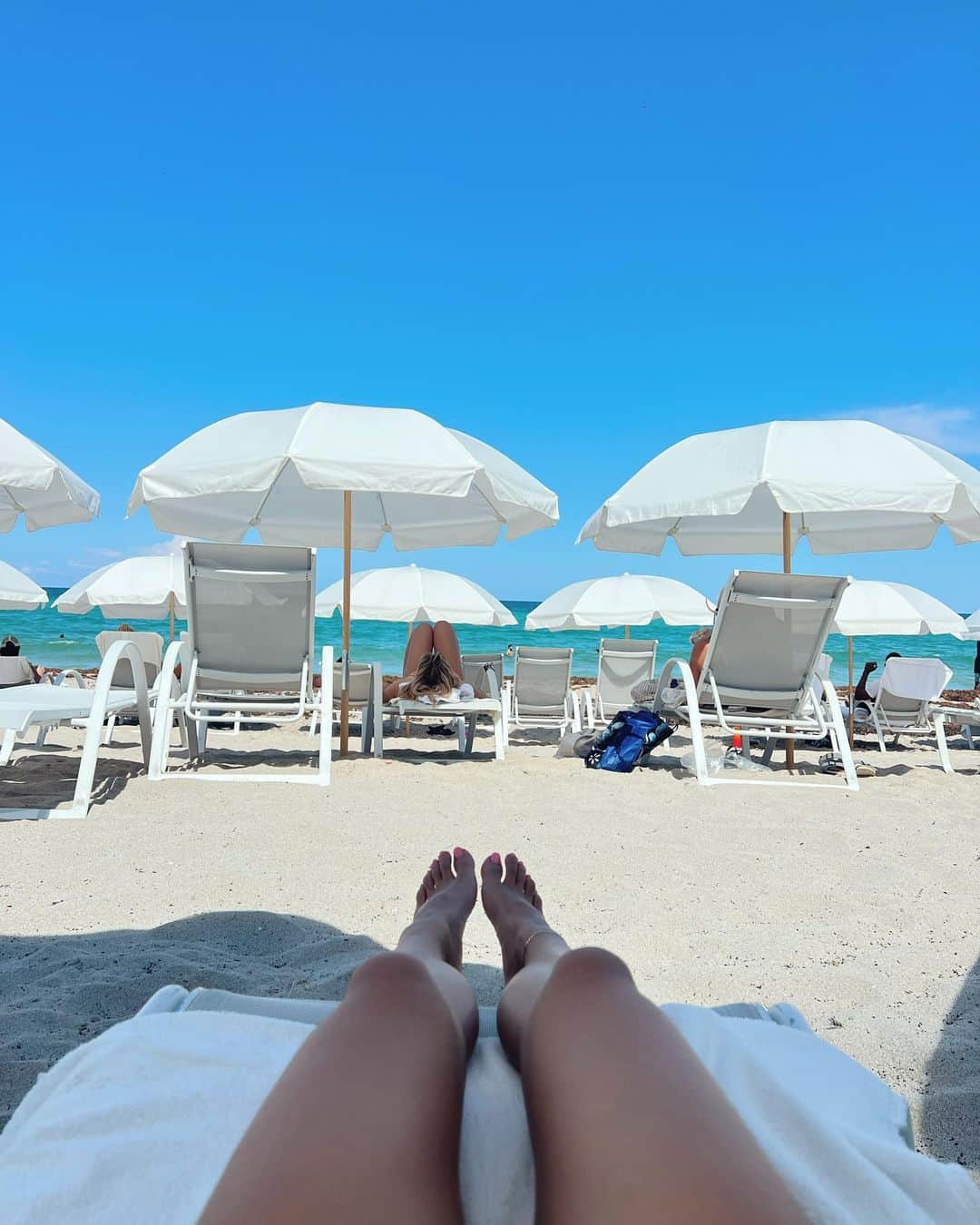 リリーマイマックさんのインスタグラム写真 - (リリーマイマックInstagram)「Wyd? Nothing just hanging around 🙃  Miami Dumppp 🏖️ was only here for 3 days & was jet lagged for all of it 😵‍💫」5月28日 20時07分 - lilymaymac