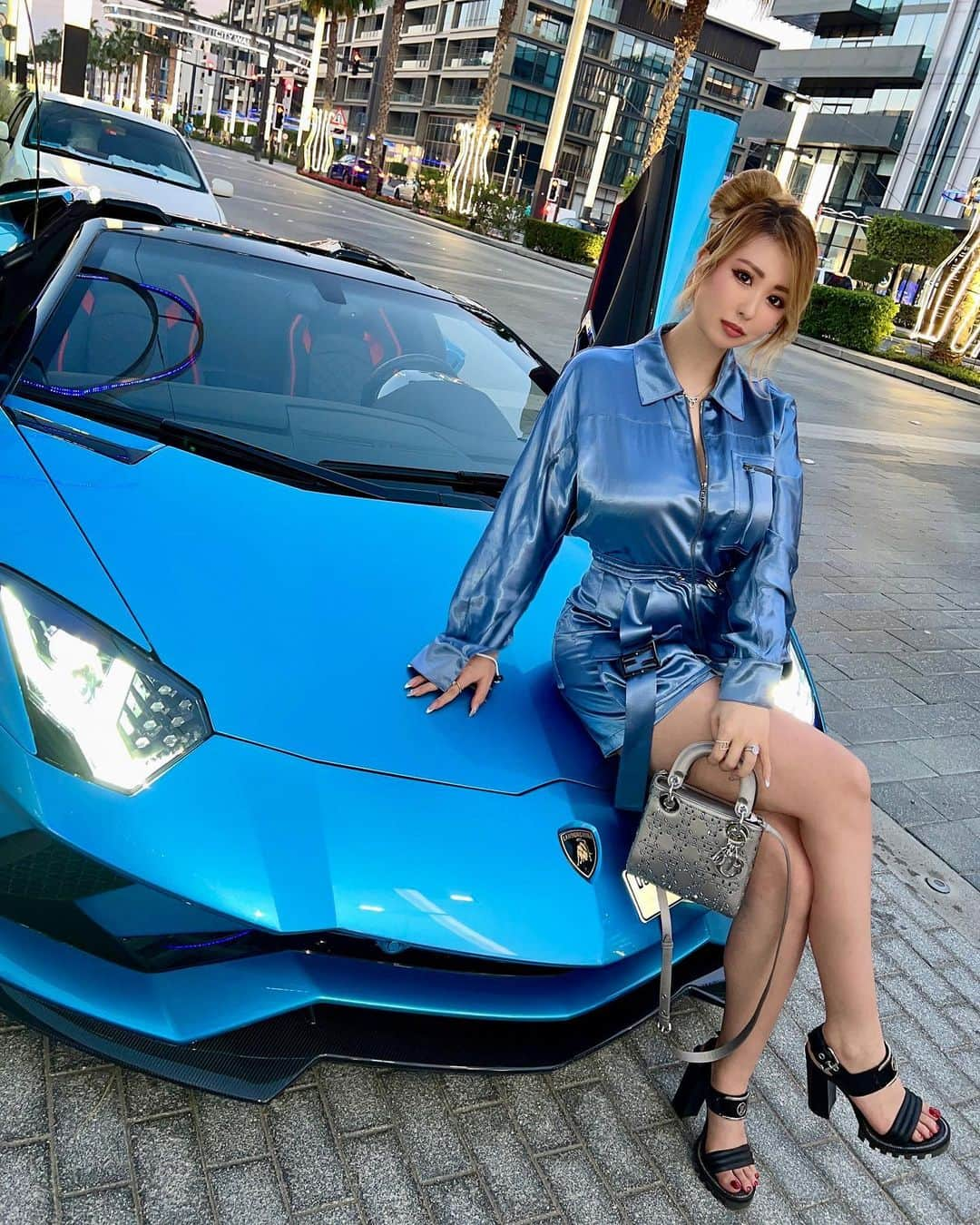 ayuさんのインスタグラム写真 - (ayuInstagram)「💙🩵💙 Jumpsuit…FENDI Bag…DIOR shoes…LOUIS VUITTON   #lamborghini」5月28日 20時08分 - ayu888ayu