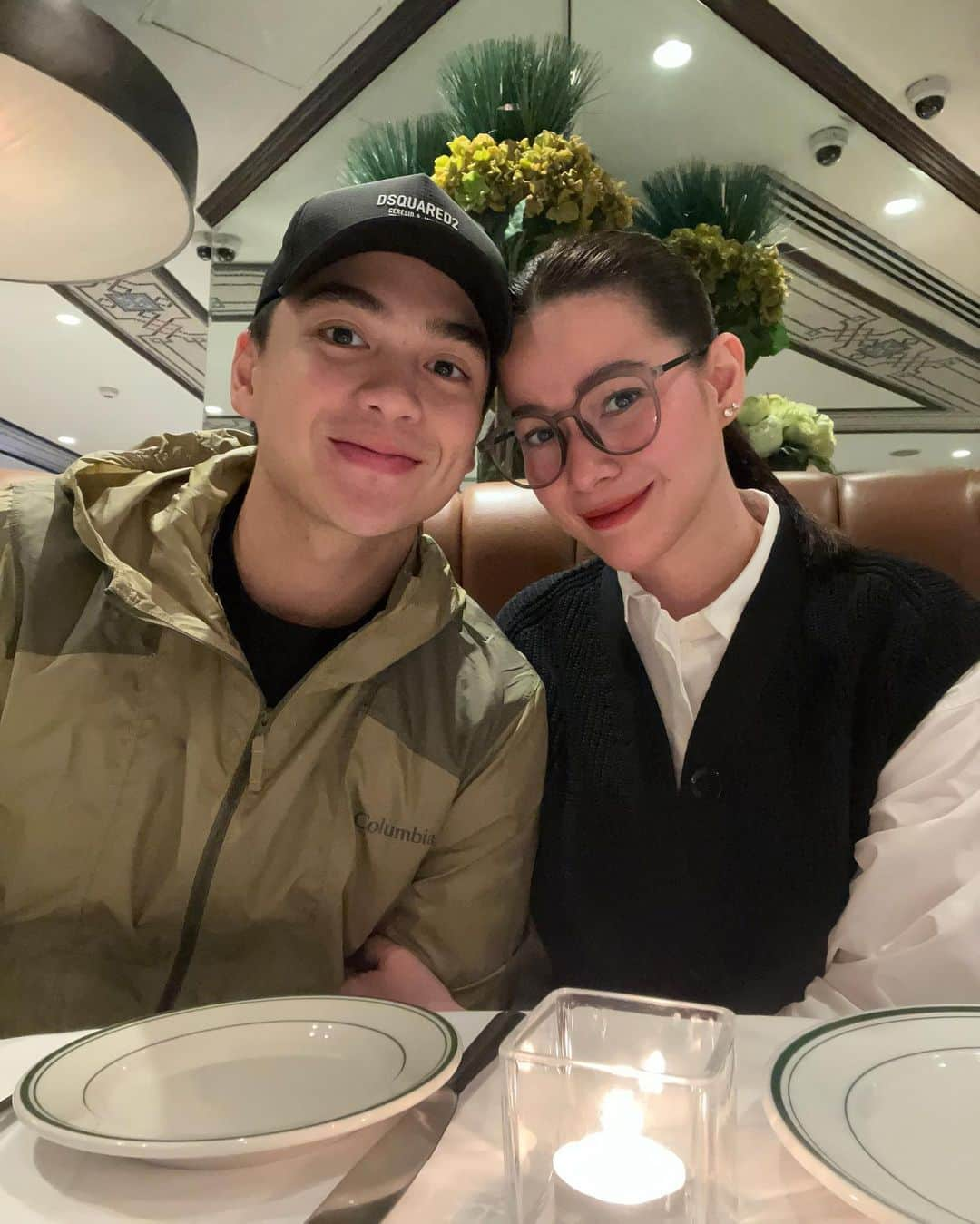 ベア・アロンゾさんのインスタグラム写真 - (ベア・アロンゾInstagram)「Date night ❤️ We always make it a point to go out on dates once a week (usually Sundays!)  I normally wake up late that day to recuperate from my busy week schedule, go to church in the afternoon, maybe meet up with friends or family while drinking cocktails, and have a scrumptious dinner after. I look forward to that one day every week before I restart on Monday. I think it is healthy to have something to look forward to, whether future travels or as simple as getting excited to see your dogs and watch your favorite series after a long day’s work. It keeps the balance. 😊 Ikaw? How do you spend your Sundays?」5月28日 20時17分 - beaalonzo