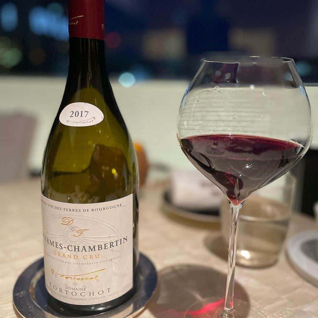 あいみさんのインスタグラム写真 - (あいみInstagram)「【wine🍷】#ワインペアリング   swipe→で、目が合うよ😉✨  飲み過ぎて載せきれない😇🍷  ぜーんぶ美味しかった✨  とっても優雅にお食事を楽しんだのに  この後、全速力で滋賀に向かったのは内緒です爆  ファインプレーに感謝❣️ 間に合ってよかった〜😂🙌🏻✨  #CHANEL  #ベージュアランデュカス東京   #銀座CHANEL  #ワイン #シャンパン #銀座ディナー」5月28日 20時18分 - aimi_feti