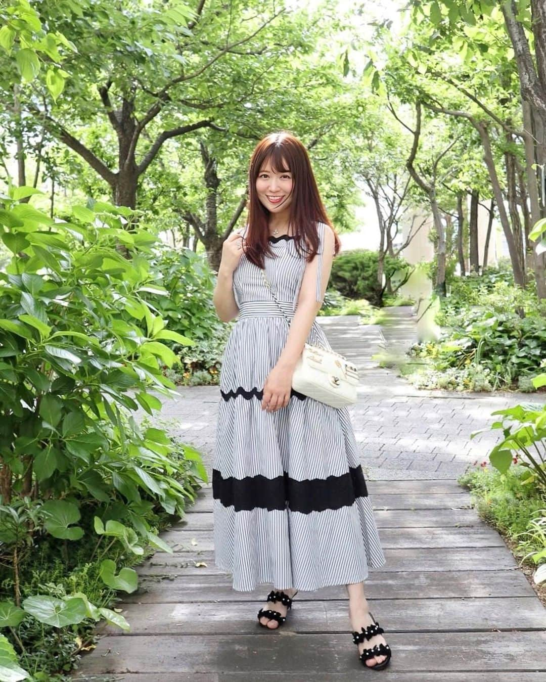 森下まいさんのインスタグラム写真 - (森下まいInstagram)「♥ ♥ ♥  夏までリラクシーに着たい 【@tocco_closet 】のワンピース♥  ストライプ柄とラインレース、 肩のリボンも可愛くてお気に入りです☺️🖤  蚊に刺されながら必死に撮ったお写真でした😀🌻  #mai153 ←コーデ投稿まとめてます♥」5月28日 20時20分 - mai_morishita