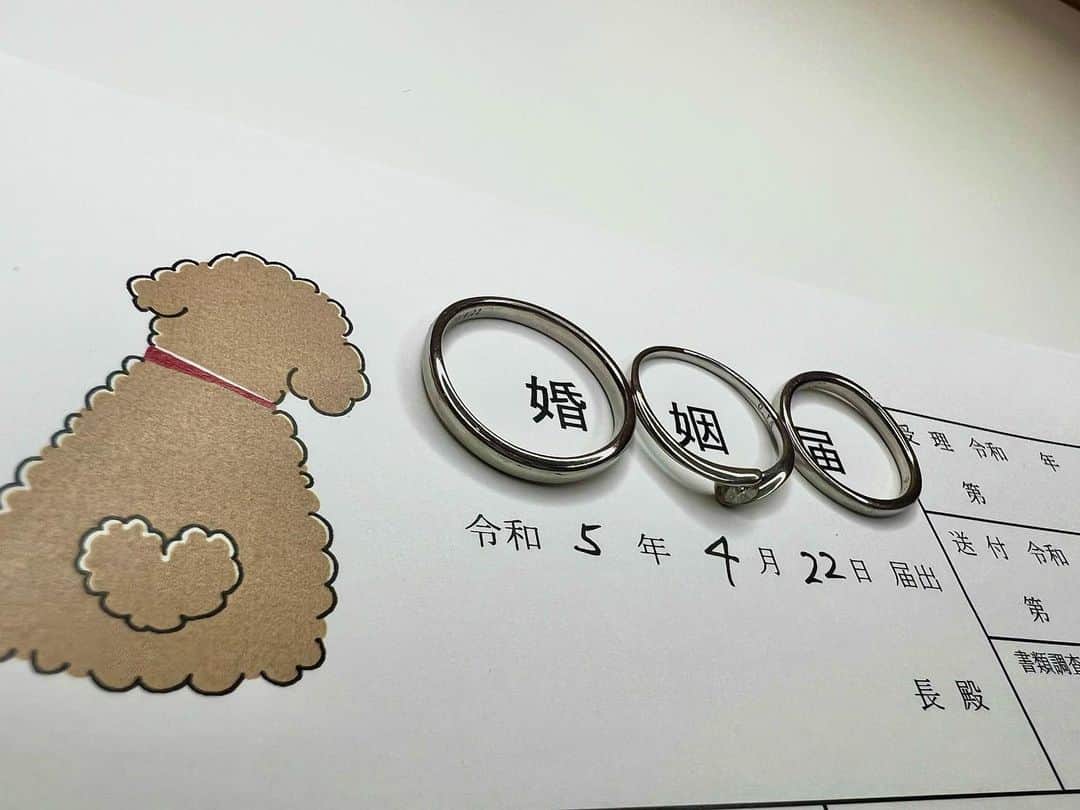 平岩優奈のインスタグラム：「ご報告💍𓂃𓈒𓏸︎︎︎︎ 私事ではございますが、かねてよりお付き合いしていた彼と4月22日に入籍致しました💐  ‎𓊆平岩𓊇→‎𓊆髙須𓊇になります。 YouTubeなどは今まで通り平岩優奈で活動していきます🍀*゜  たくさんの方に支えてもらって私は幸せに過ごせています。  第2の人生スタートしたばかり🌱 感謝の気持ちを忘れず、色々なことに挑戦し成長できるよう頑張ります！  まだまだ未熟な私たちですが、2人で支えあって笑顔の絶えない幸せ溢れる家庭を築いていきます🕊  温かく見守って頂けると嬉しいです☺️ これからも夫婦共々、 よろしくお願いいたします🤵🏻‍♂️🤍👰🏻‍♀️」