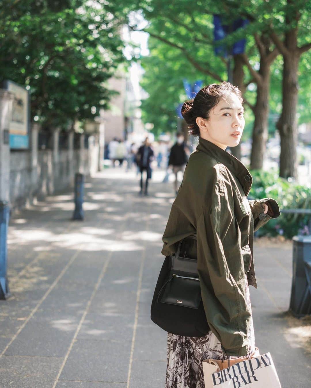 森口彩乃さんのインスタグラム写真 - (森口彩乃Instagram)「・  新緑の美しい5月も、あと少し🌿  本格的に雨が続く季節がやってくるので、 おうちで楽しめるものや、飲み物を 今から見つけておくのも良さそう☕️🎥✨  横浜で上映していた ナショナル・シアタ・ーライブ 「ライフ・オブ・パイ」⛵️ （アカデミー賞、監督賞👑）  昔映画で観たきりだったけれど、 こんなに深い作品だったんだ…。  昔観た映画をいまいちど 見直してみる梅雨の過ごし方も、 うん、悪くないかもしれない🎞️  写真は、5月の新緑と共に 矢代彩花さん（ @ayaka.yashiro ）が撮影してくれた作品📸  #新緑 #新緑の季節 #横浜  #横浜観光 #ポートレート  #映画 #梅雨の過ごし方」5月28日 20時37分 - ayano.moriguchi