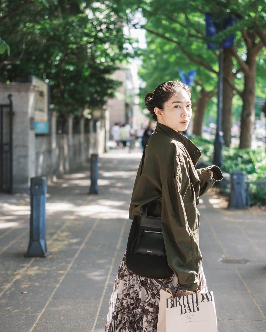 森口彩乃さんのインスタグラム写真 - (森口彩乃Instagram)「・  新緑の美しい5月も、あと少し🌿  本格的に雨が続く季節がやってくるので、 おうちで楽しめるものや、飲み物を 今から見つけておくのも良さそう☕️🎥✨  横浜で上映していた ナショナル・シアタ・ーライブ 「ライフ・オブ・パイ」⛵️ （アカデミー賞、監督賞👑）  昔映画で観たきりだったけれど、 こんなに深い作品だったんだ…。  昔観た映画をいまいちど 見直してみる梅雨の過ごし方も、 うん、悪くないかもしれない🎞️  写真は、5月の新緑と共に 矢代彩花さん（ @ayaka.yashiro ）が撮影してくれた作品📸  #新緑 #新緑の季節 #横浜  #横浜観光 #ポートレート  #映画 #梅雨の過ごし方」5月28日 20時37分 - ayano.moriguchi