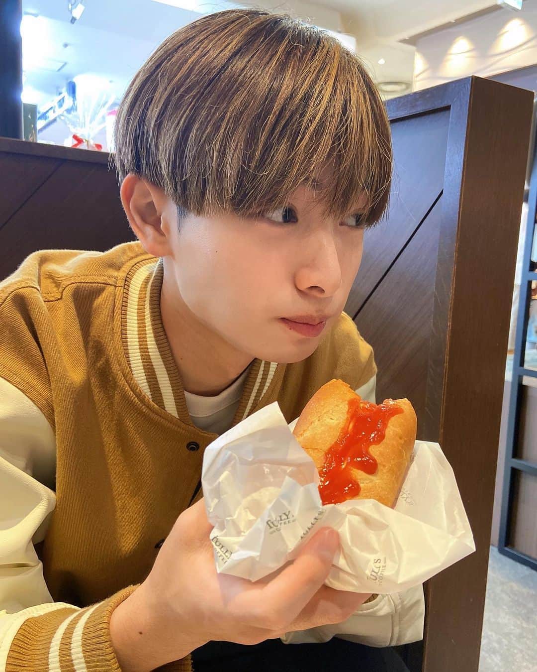 のインスタグラム：「HoとDog🐶🌭」