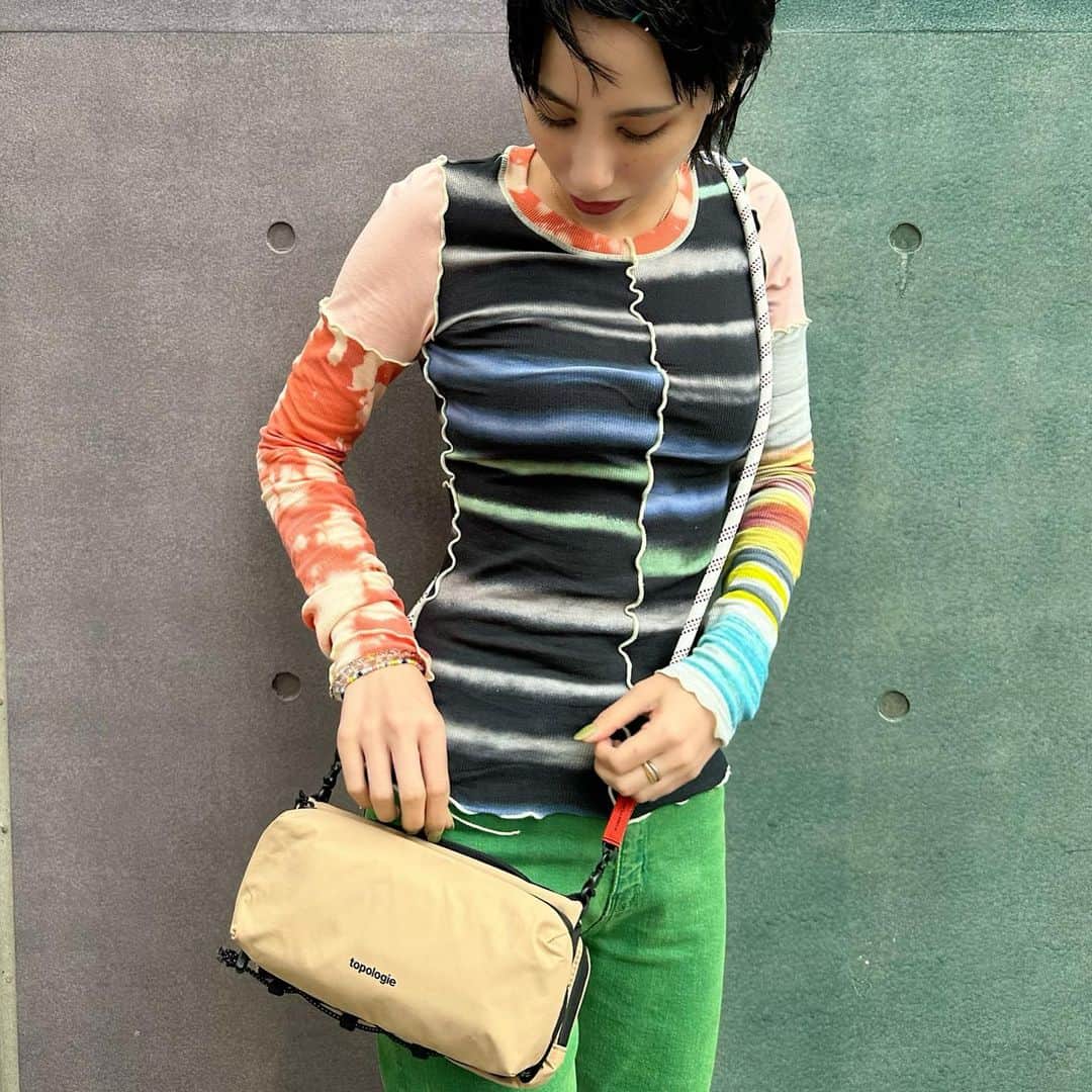 のインスタグラム：「. 収納抜群のヲタ活に最高のかわいいバック❤️🤎 @topologie.jp  . . #topologie  10%OFF クーポンコード 「ai526-10」  有効期限 2023/6/23 . いま人気なんだよー！ぜひクーポン使ってゲットしてねん」