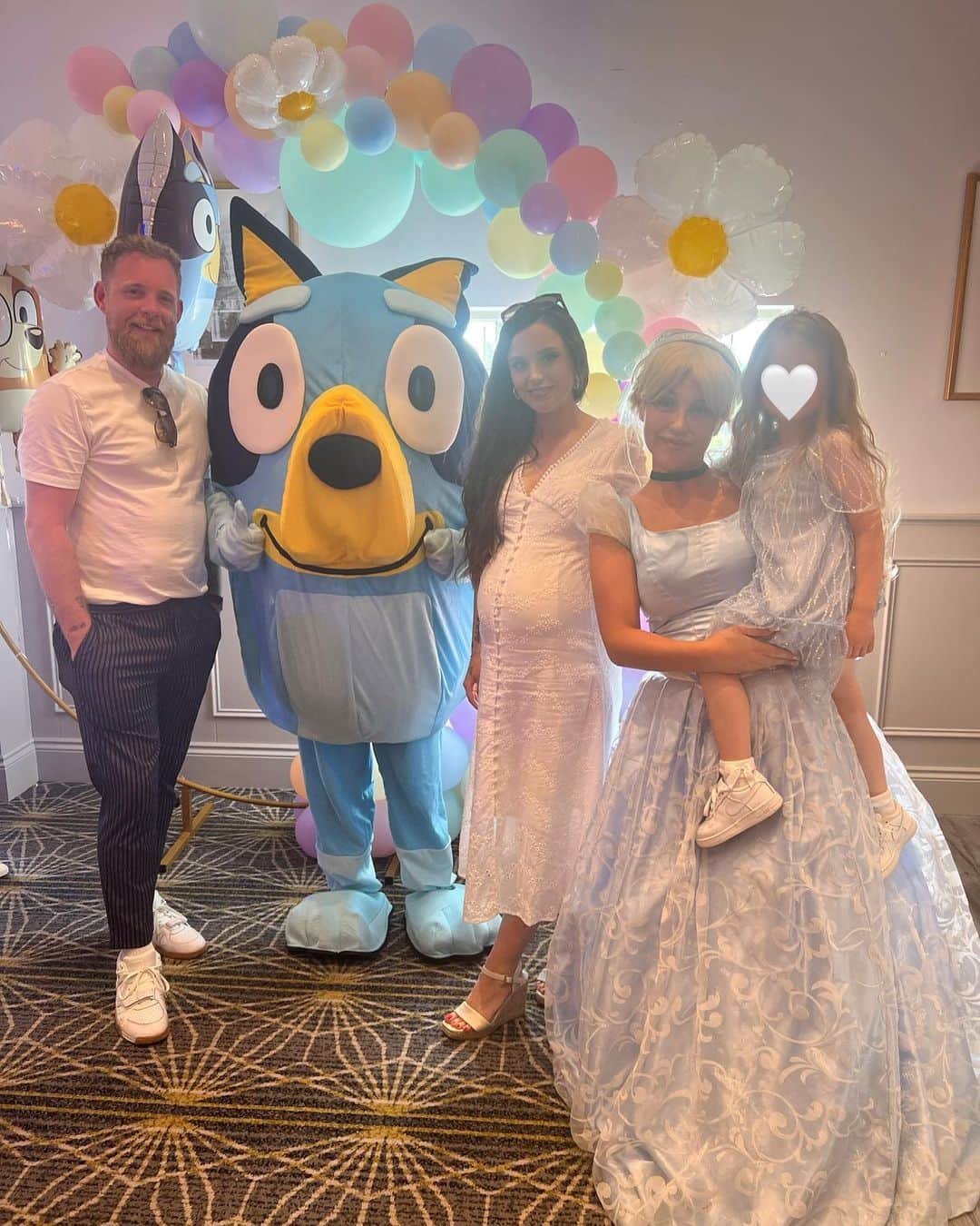 シェール・ロイドのインスタグラム：「Delilah is 5 🎉 We had the best day ever! A big thank you to everyone who made Delilah’s day so special 🤍」