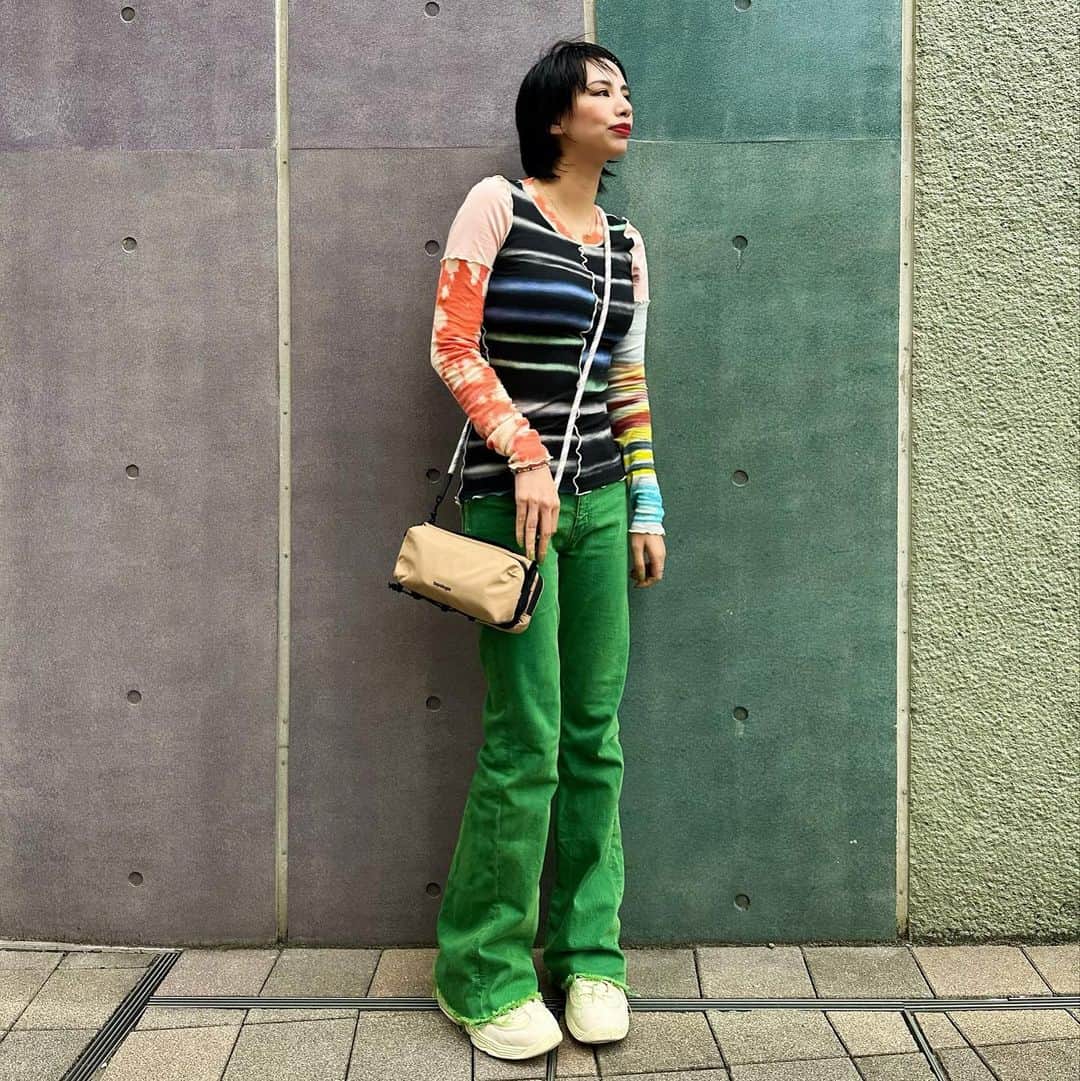 のインスタグラム：「. 今日の私服。 バックは　@topologie.jp  ペットボトルもいれれて最高！！ ストラップとバックは自分好みにカスタムできるのおすすめ❤️」