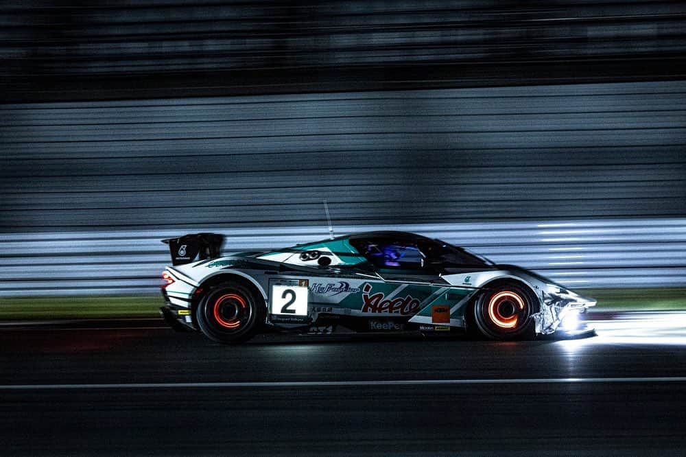 のインスタグラム：「27-28May2023🗻 #SuperTaikyuSeries🇯🇵 R2 #FUJI24Hours Yes! P1!! Victory to #KTM @ktm_xbow third time in a row! #HatTrik 2021🥇 2022🥇 2023🥇 Great job by maintenance team @kingelt_official and well deserve it! 接触があってスピンしたり緊急ピットインしたり色々あったけど、今シーズンも、年に一度の、日本で唯一の24時間レースで優勝し三連覇することが出来ました🫶 過酷すぎるレース。簡単に勝ち続けられる訳ではありません。毎度色々ありますが3年連続優勝のハットトリックはチームの裏方の努力あってのことです。 ライバルの不運が無ければバトルは終盤まで縺れ込み、気が抜けない展開が続いたでしょう😅 開幕戦で拾ったポイント、そして今回の優勝を無駄にせず3年連続シリーズチャンピオンに向けて突き進みます！ 沢山の応援ありがとうございました🙏🏻 #SuperTaikyuSeries #スーパー耐久 @supertaikyu_official  #KTM @ktm_xbow  #KazuhoTakahashi #TaiyoIda #チームの長男 @hiroki.katoh  #最強24時間スケット @takashi_5884  #久々にBSタイヤ履きました🛞」