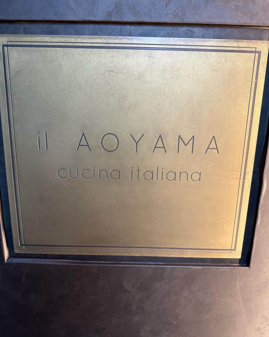 秋元康さんのインスタグラム写真 - (秋元康Instagram)「#名古屋#イタリアン#イルアオヤマ#フォカッチヤ   なかなか予約が取れない名古屋のイタリア料理店「イル・アオヤマ」に行って来た。 噂通りの名店だ。 めっちゃ美味しい。 フォカッチャも絶品。 カウンター８人のオシャレな店で、年内は、もう満席だそうだ 次回の予約は来年か。 楽しみ。」5月28日 20時48分 - yasushi6057