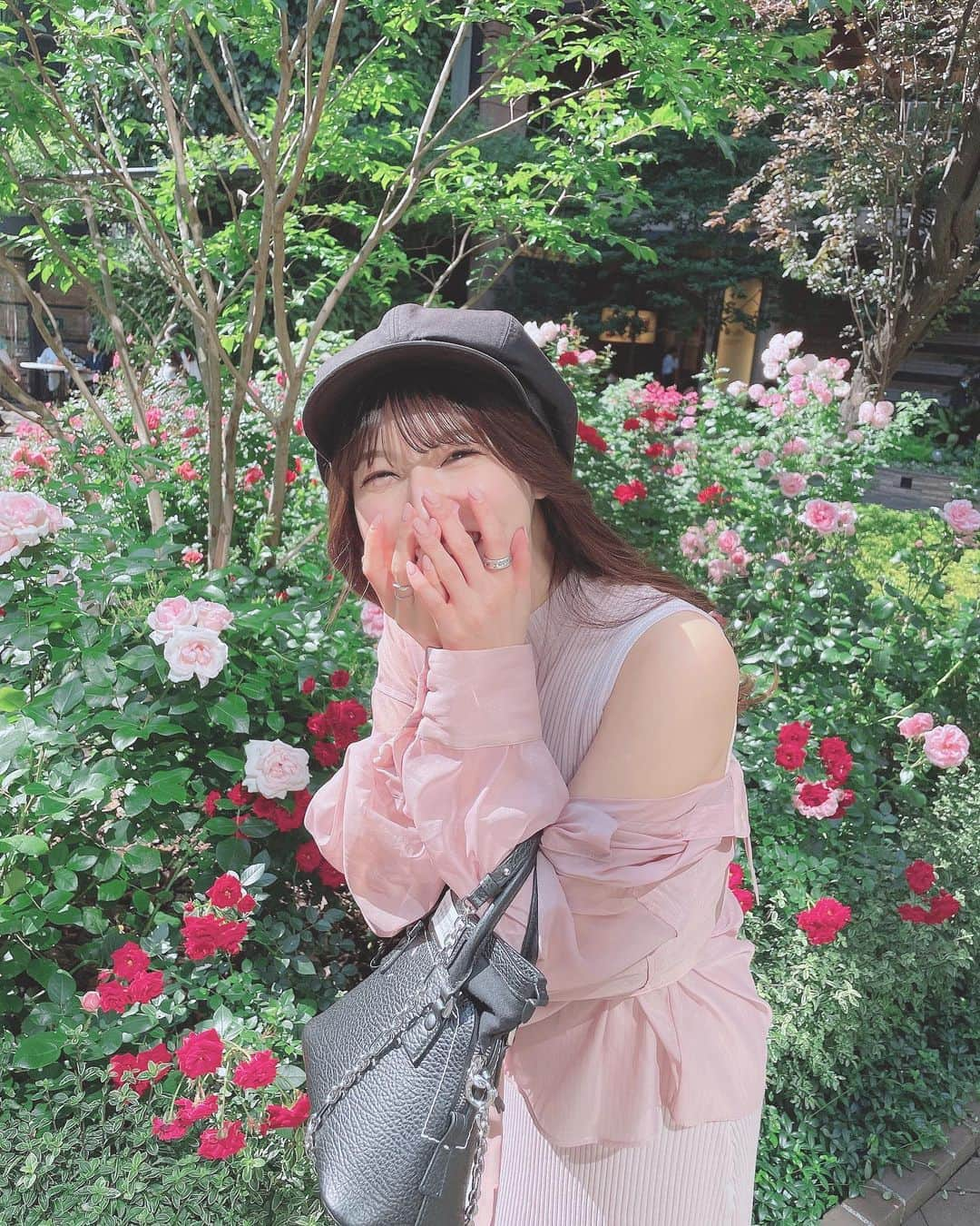 彩川ひなのさんのインスタグラム写真 - (彩川ひなのInstagram)「#とある日 の #丸の内デート ❤︎*°  #お花 が綺麗で可愛いとこ発見したから撮っちゃった😏💓  この日も#テラス席 で#ランチ してる… ほんとお外らぶです。てへ  @yuki.grm  いつもお世話になっております、本当に( ◜ω◝ )笑  #丸の内ランチ #丸の内カフェ  #彩川ひなの #japanesegirl #自拍 #模特 #粉我 #swag #动漫 #扎心了#맞팔 #东京 #몸스타그램 #เซ็กซี่ #น่ารัก #น่ารักจัง #photooftheday #followme #instagood」5月28日 21時00分 - hinano_ayakawa