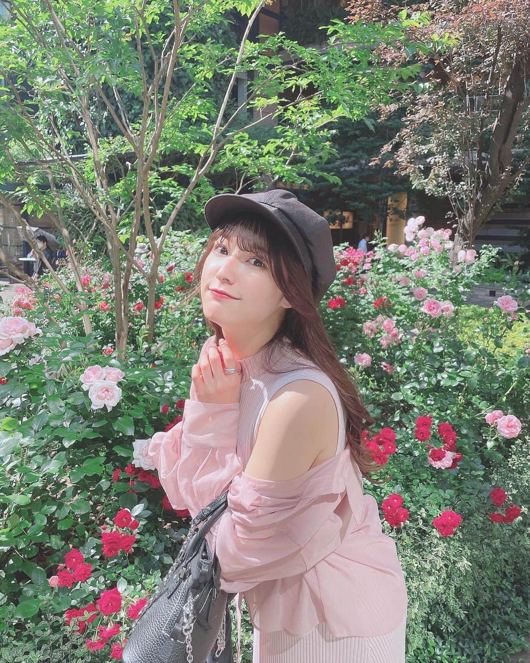 彩川ひなのさんのインスタグラム写真 - (彩川ひなのInstagram)「#とある日 の #丸の内デート ❤︎*°  #お花 が綺麗で可愛いとこ発見したから撮っちゃった😏💓  この日も#テラス席 で#ランチ してる… ほんとお外らぶです。てへ  @yuki.grm  いつもお世話になっております、本当に( ◜ω◝ )笑  #丸の内ランチ #丸の内カフェ  #彩川ひなの #japanesegirl #自拍 #模特 #粉我 #swag #动漫 #扎心了#맞팔 #东京 #몸스타그램 #เซ็กซี่ #น่ารัก #น่ารักจัง #photooftheday #followme #instagood」5月28日 21時00分 - hinano_ayakawa