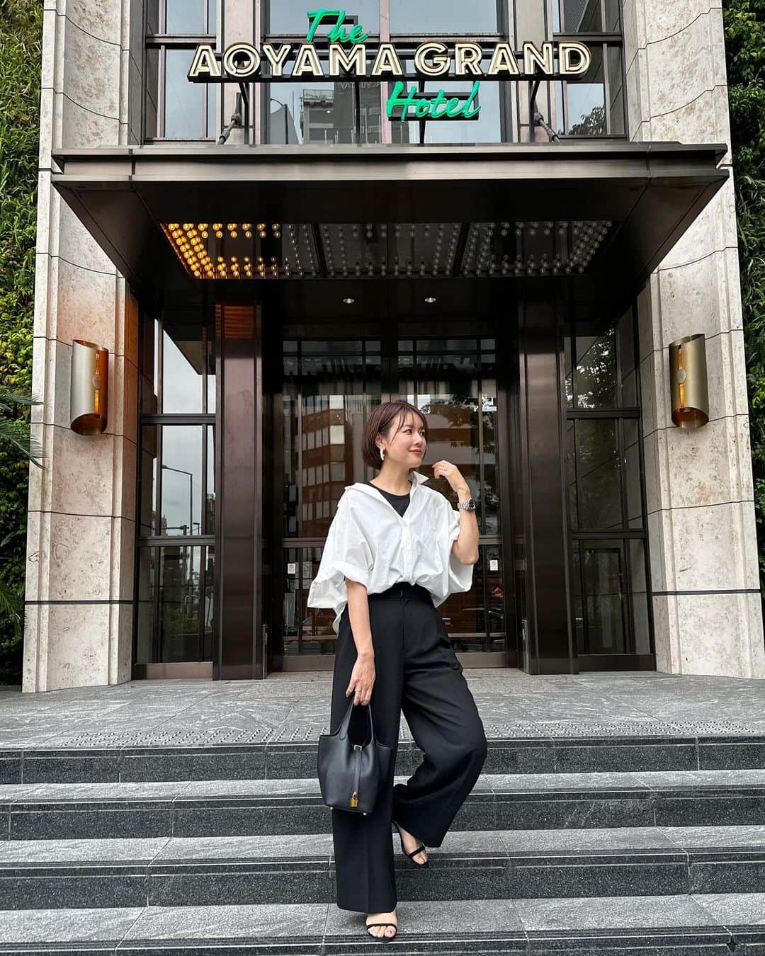 のインスタグラム：「先日のコーディネート 肌寒い日や日焼け対策に、さっと羽織るのに便利なコクーンシルエットの半袖シャツ。オーバーサイズが断然可愛い🥹ショートパンツやワンピースにも合わせたいなぁ☺️  shirt @arpege_story  pants @norc.jp  bag @hermes  shoes @letalon_jp」