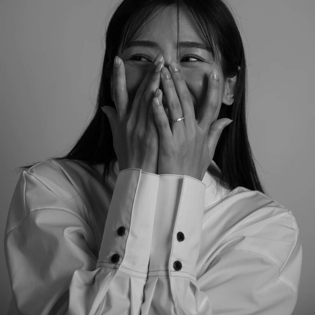 Hiromi Ｍaedaのインスタグラム：「FREY 1st collection  沢山のオーダーをいただき誠にありがとうございます。  ご予約は本日5/28(sun)の23:59までお受けしております  ご検討くださっている皆さまは、もし迷われている点や心配な点などがあればご連絡ください☺️  ＿＿＿＿＿＿  【予約販売】 5/26〜5/28 23:59 (お届けは7月下旬〜順次発送予定となります) 　　  ローンチしたばかりのまだまだ小さなブランドではありますが、 皆さまのお力添えと、期待に添えるよう精進して参りますので どうぞよろしくお願いいたします。  #frey_jp#1stcollection」