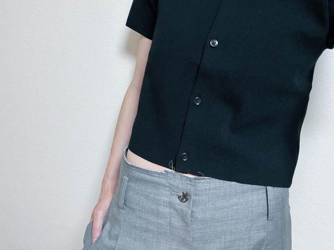 _asamiii__のインスタグラム：「最近のいろいろ🩵 ①購入品 ②キラキラ ③④スーパーなどへ渋々外出 ⑤スカイツリーと月 ⑥思い出して探して毎日コロコロ 　　　　 ⑥効果ありそう、な気がしてる！ スキンケア後にやるともちもちになる（気がする）！ 最近また美容クリニックで何かしたい気持ちがふつふつと来てまして。シミ（そばかす）をもっと取りたい、目の下のたるみ、などなど。 悩みは尽きぬ😞」