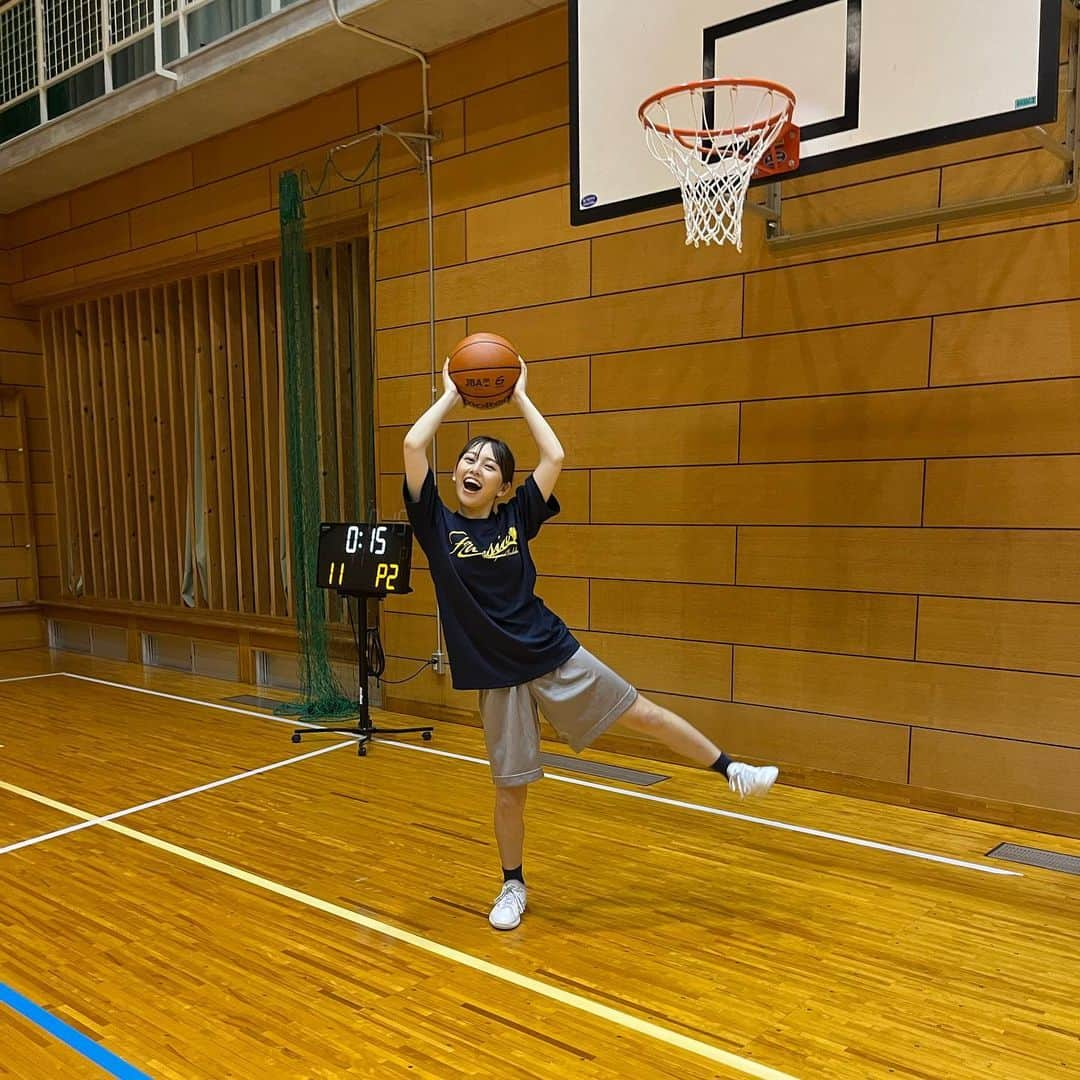 大平萌笑さんのインスタグラム写真 - (大平萌笑Instagram)「久しぶりにバスケしてきた⛹🏻‍♀️ あっつい〜な！！！ 汗かいて気持ちいい✊🏻 バッシュ結ぶ時からうずうず😂 総体の時期、みんな頑張ってね🔥🔥🔥 バスケのワールドカップも楽しみだたああ  動けない、、運動しよ（笑）  #バスケ #バスケ女子 #バスケットボール #fiba #fibawc #スポーツ女子」5月28日 21時07分 - ohiramoe