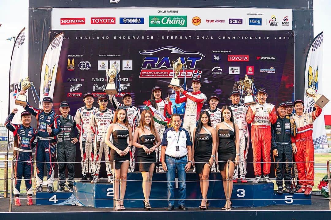Toyota team thailandさんのインスタグラム写真 - (Toyota team thailandInstagram)「#7hRAATEndurance  Result : Race After 7 hours P2🔻หมายเลข 19 : ณัฐพงษ์ ห่อทองคำ, อัครพงษ์ อัคนีนิโรธ และ กฤษฎิ์ วสุรัตน์  P3🔻หมายเลข 20 : ธัญชนก เจริญสุขะวัฒนะ, ณ ดล วัฒนธรรม และชิบะ เคนทาโร่   🏁ผ่านสนามแรกไปอย่างสุดมันส์ พี่แมนนำทีมนักแข่งรุ่นใหม่ของ Toyota Gazoo Racing Team Thailand กับรถแข่ง Toyota 86 ขึ้นโพเดี้ยมอันดับที่ 2และ3 มีตำแหน่งทั้ง2คัน   📌สนามหน้า บางแสน วันที่ 28 มิถุนายน - 2 กรกฎาคมนี้ ใส่กันเต็มสปีดแน่นอน ฝากติดตามด้วยครับผม」5月28日 21時09分 - toyotagazooracingteamthailand