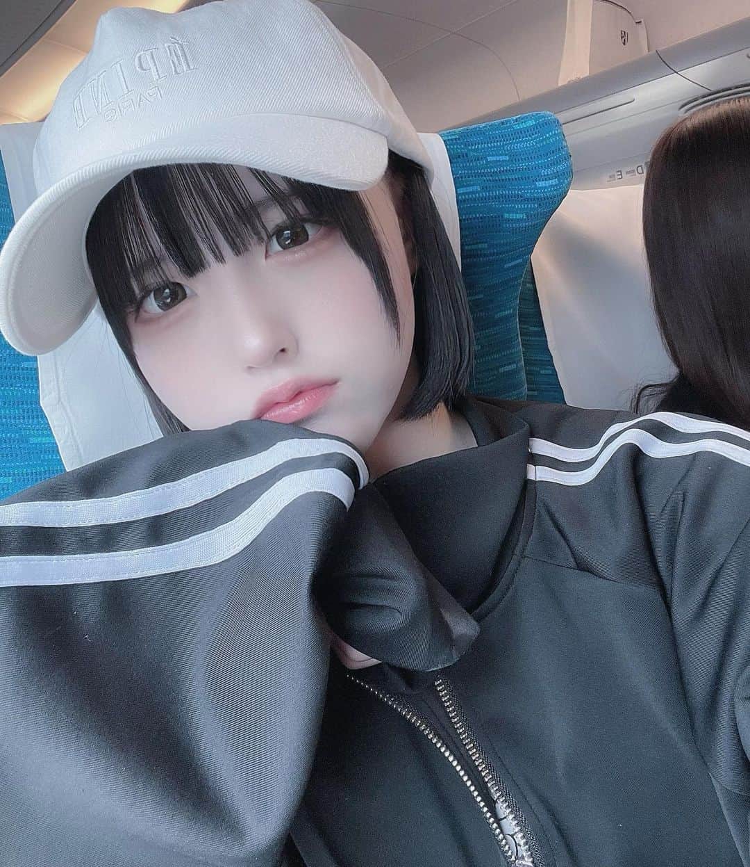 真城里帆のインスタグラム：「インスタ久しぶりになっちゃった、  ．  ．  ． #ボブ #黒髪ボブ」