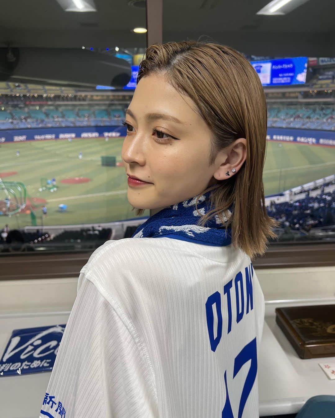 櫻井音乃さんのインスタグラム写真 - (櫻井音乃Instagram)「ドラゴンズの皆様。勝利おめでとうございます。そして、勝利の女神にしてくださりありがとうございます。いい経験になりました。 ・ 緊張して頭が真っ白でしたが、無事ノーバンの目標達成しました！ 柳選手がボールの持ち方から教えてくださり、キャッチボールも一緒にしていただきました。 柳選手のおかげと言ってもいいほどです！ありがとうございました。 ・ ドラゴンズの皆様お疲れ様です☺️ #始球式 #中日ドラゴンズ」5月28日 21時14分 - o_to.08